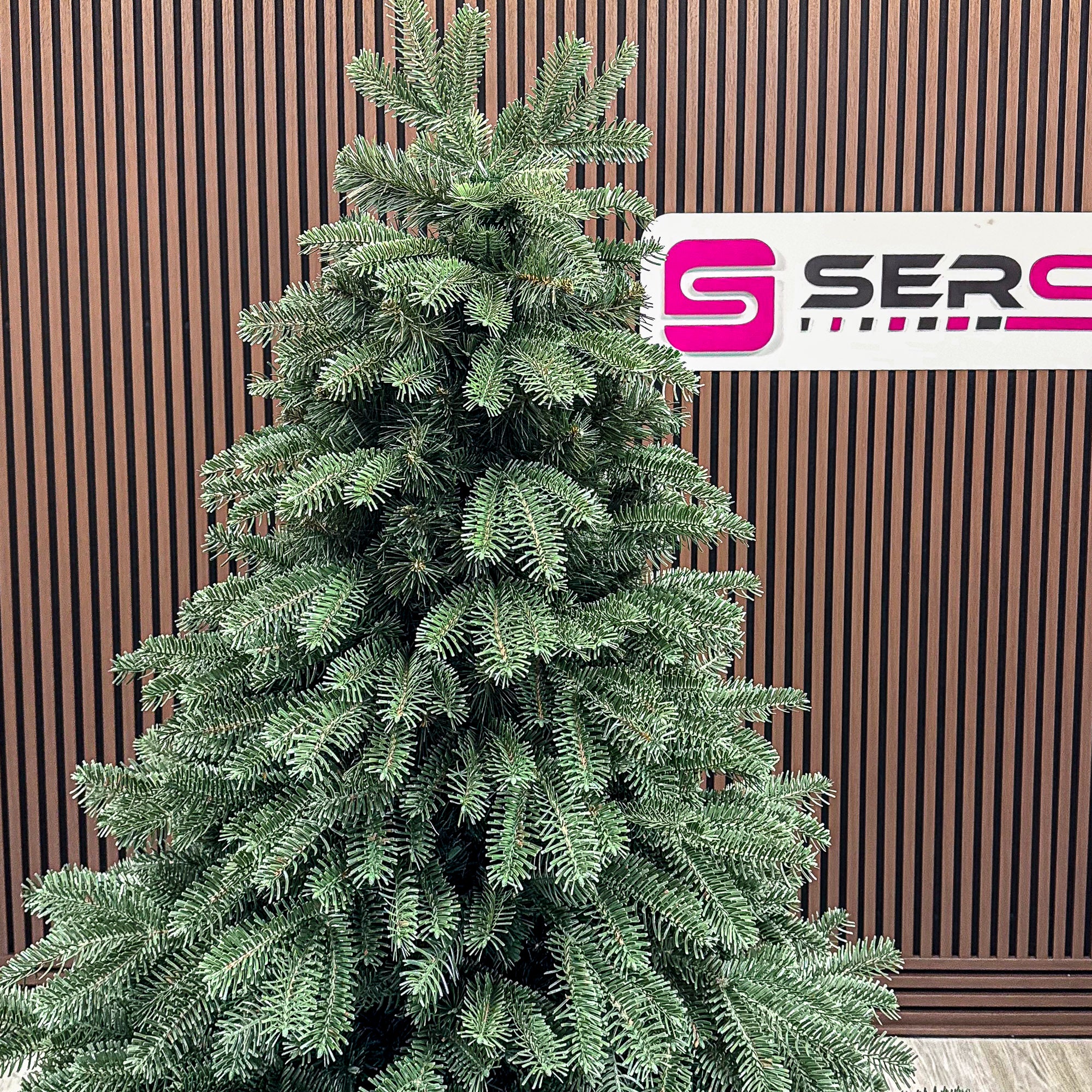 Brad artificial Christmas Deluxe by Sersimo, Norvegia verde, mix 2D+3D, 210 cm