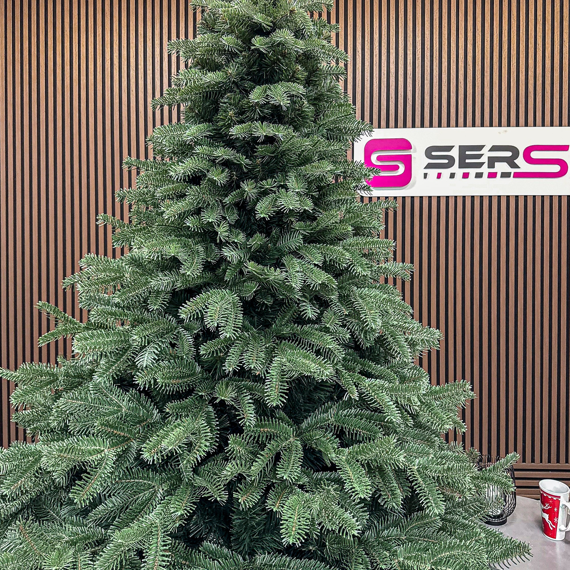 Brad artificial Christmas Deluxe by Sersimo, Norvegia verde, mix 2D+3D, 210 cm