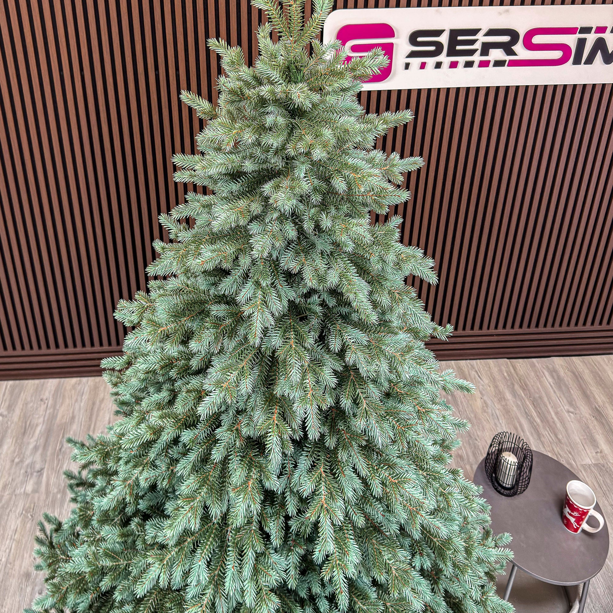 Brad artificial Sersimo, Scandinavia, verde cu varfuri argintii, integral 3D, 250 cm