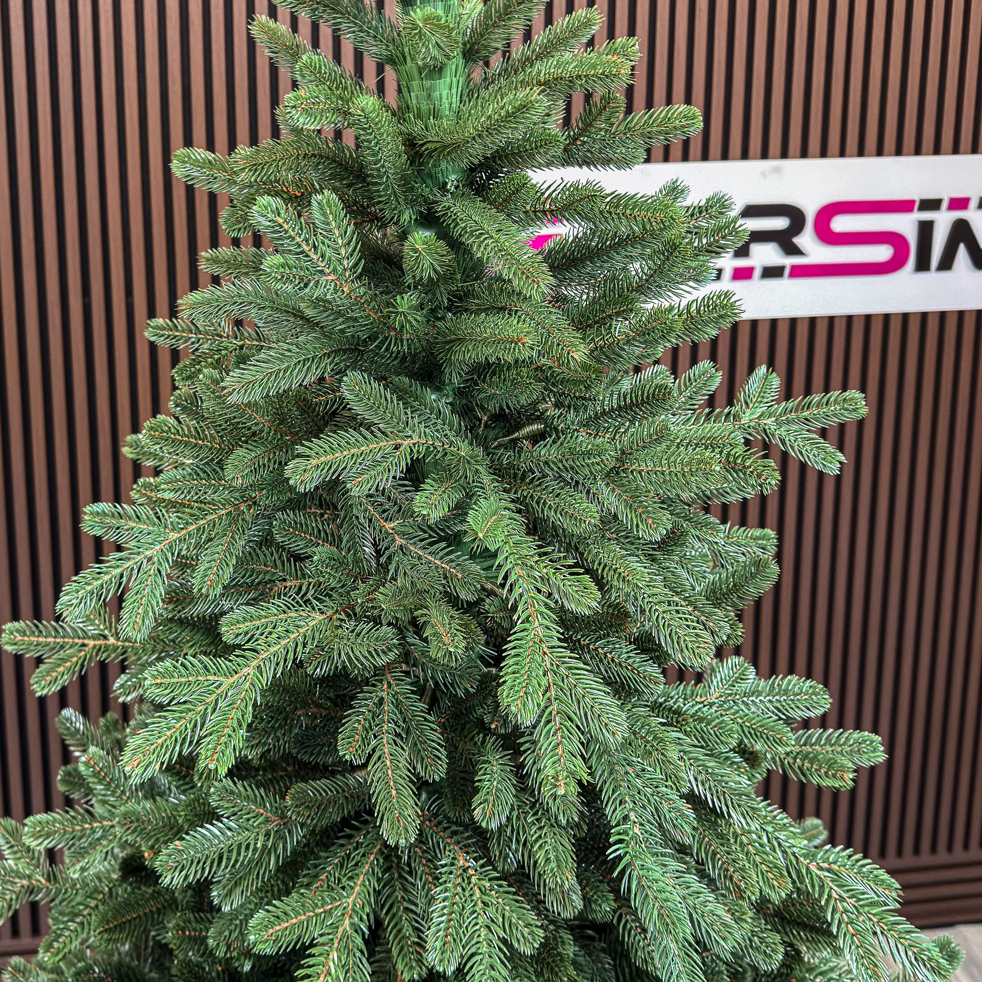 Brad artificial Christmas Deluxe by Sersimo, Viena verde, 3D, 250cm
