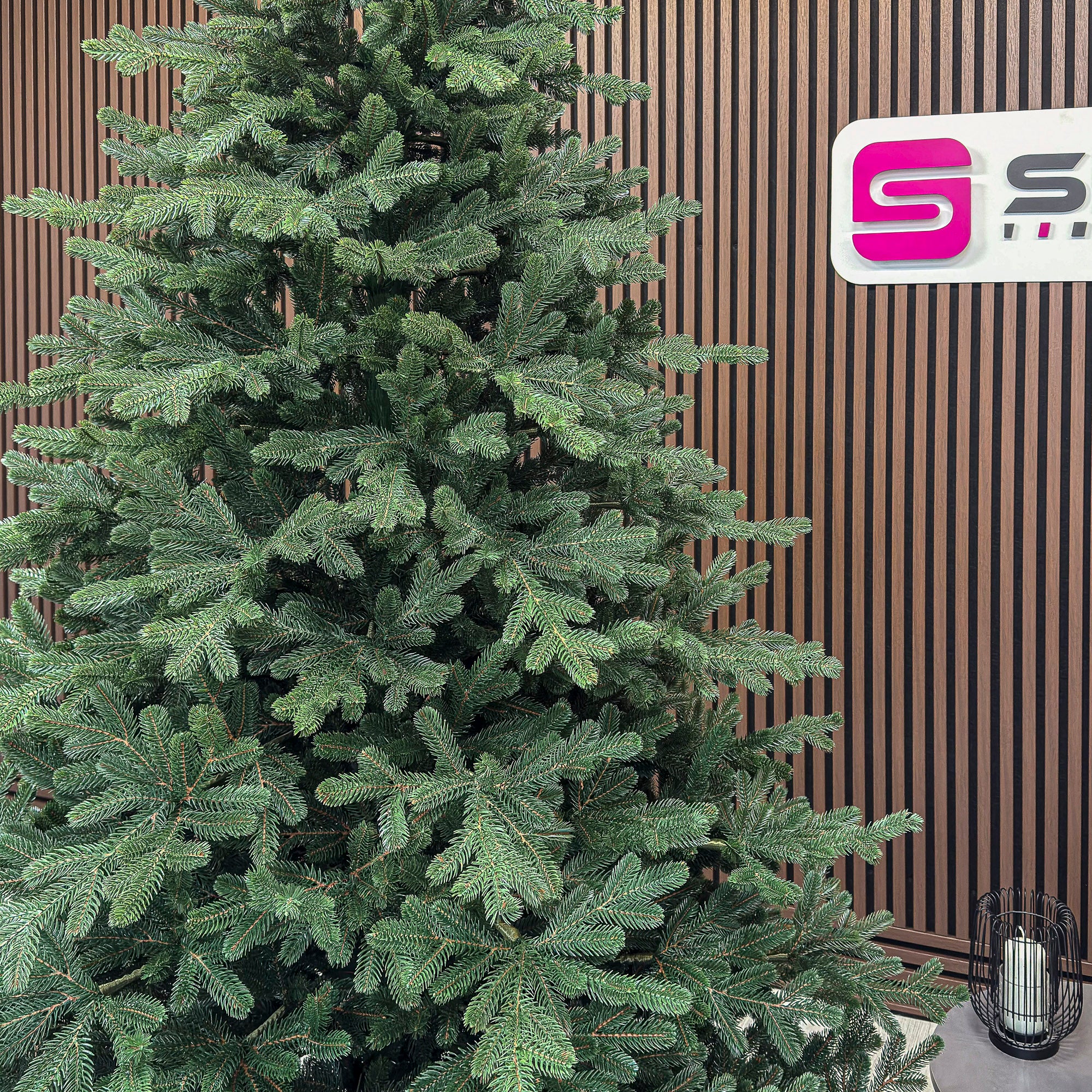 Brad artificial Christmas Deluxe by Sersimo, Viena verde, 3D, 250cm