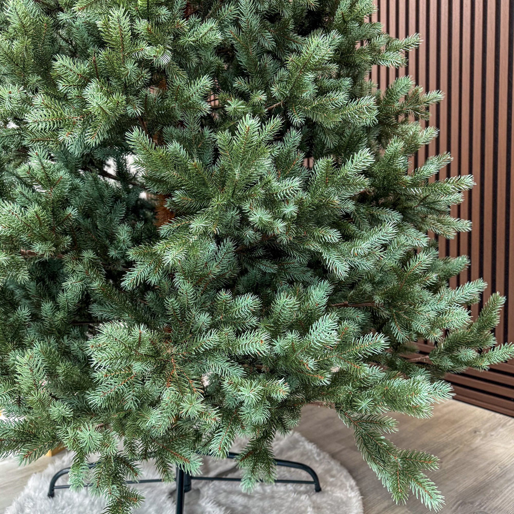 Brad artificial Sersimo, Hollandia, verde cu varfuri argintii, integral 3D, 210 cm