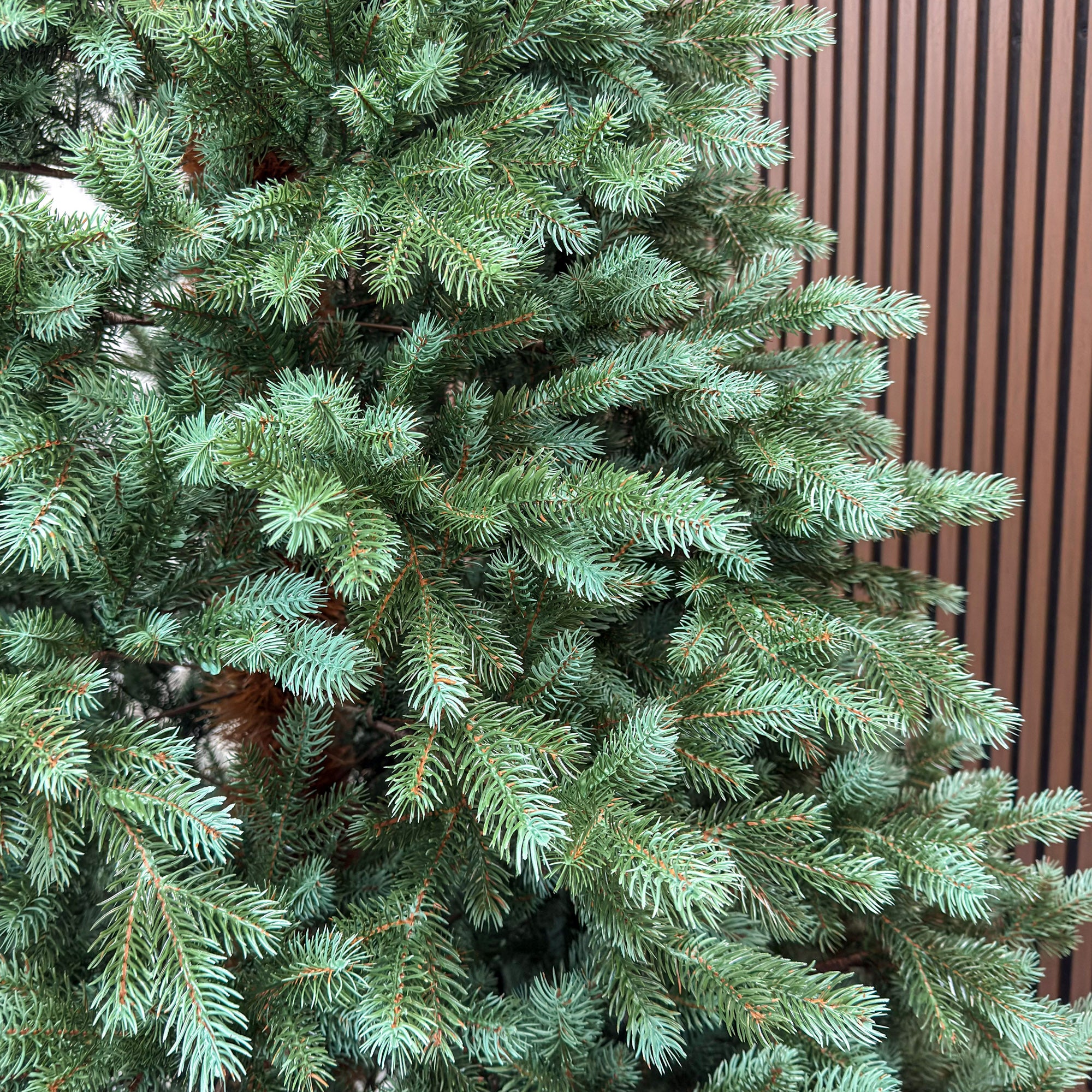 Brad artificial Sersimo, Scandinavia, verde cu varfuri argintii, integral 3D, 230 cm