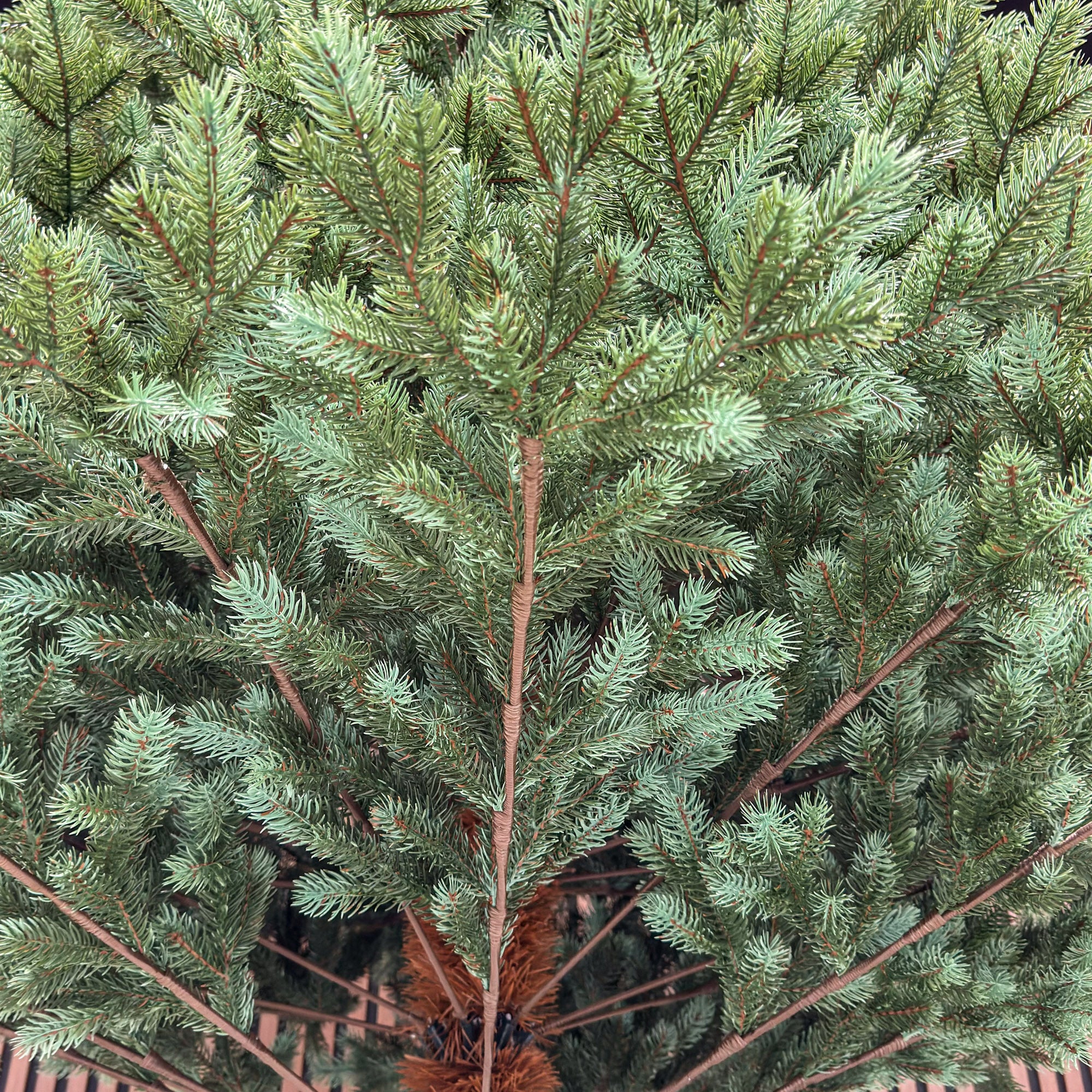 Brad artificial Sersimo, Hollandia, verde cu varfuri argintii, integral 3D, 250 cm