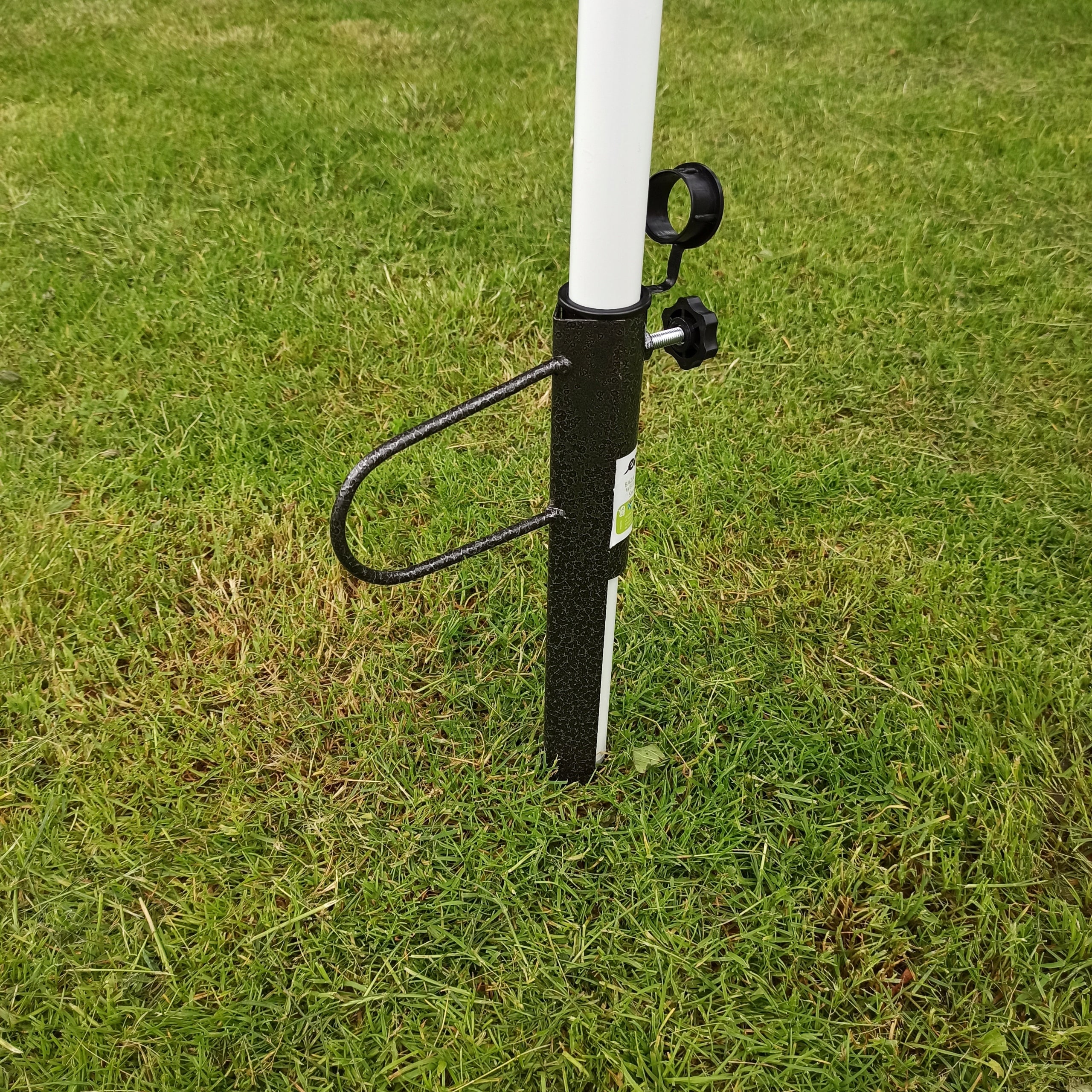 Suport metalic pentru umbrela de plaja sau gradina, cu infigere in sol, diametru tije 25–35 mm, 42 cm