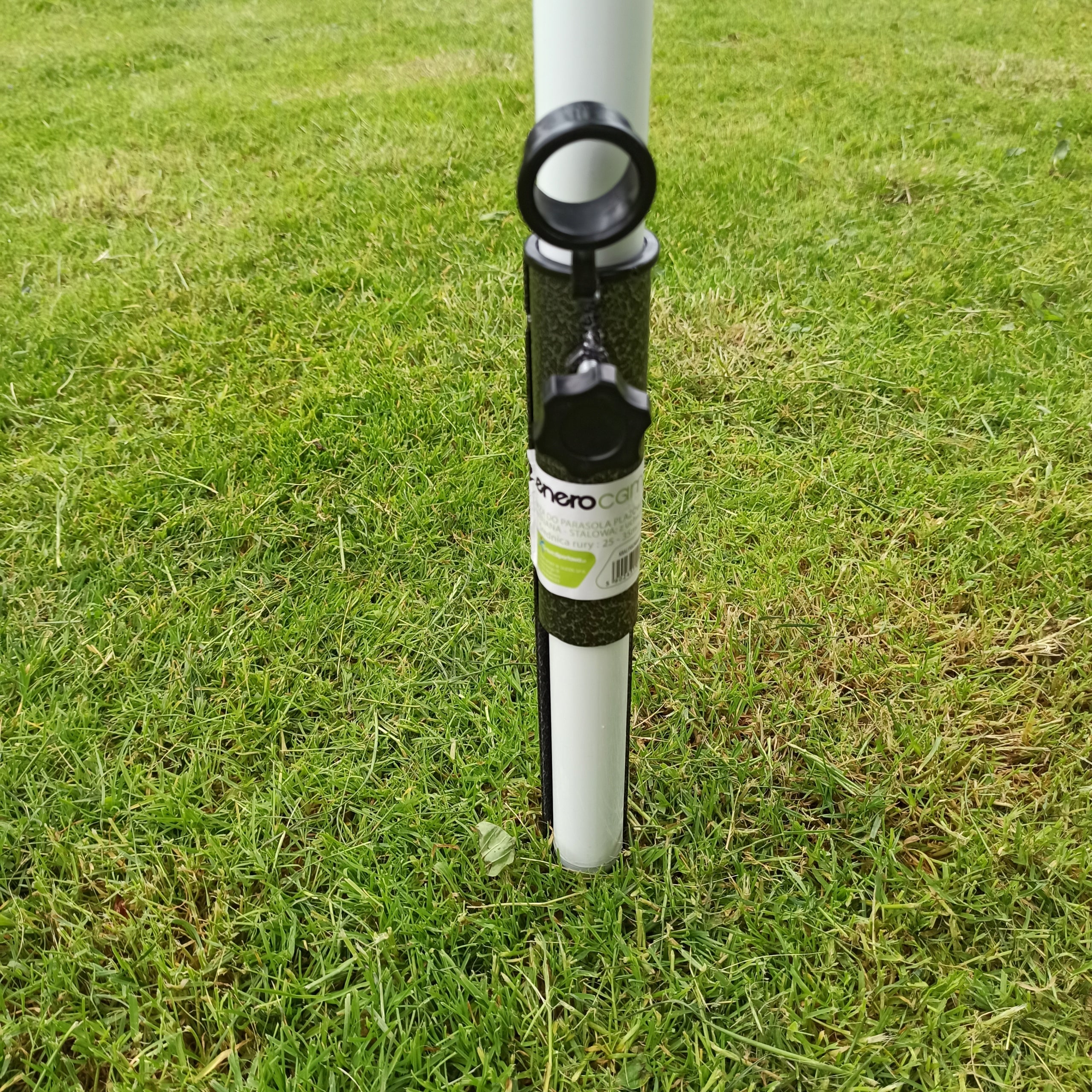 Suport metalic pentru umbrela de plaja sau gradina, cu infigere in sol, diametru tije 25–35 mm, 42 cm
