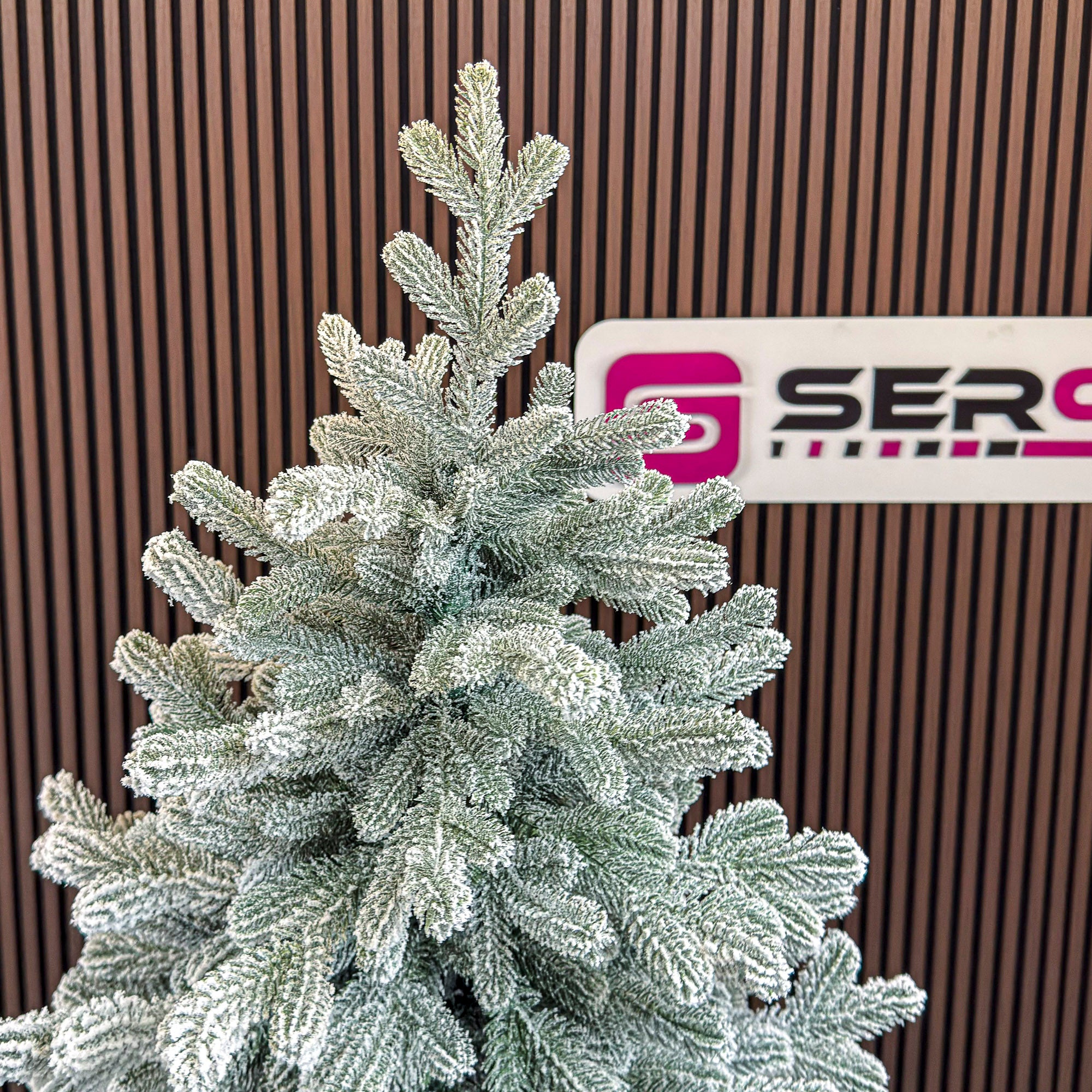 Brad artificial Christmas Deluxe by Sersimo, Viena nins, 3D, 250cm