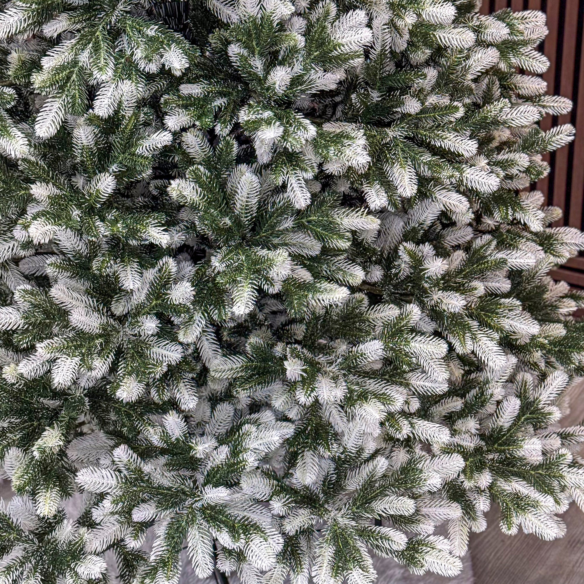Brad artificial Christmas Deluxe by Sersimo, Polar Winter Select, integral 3D, 230 cm