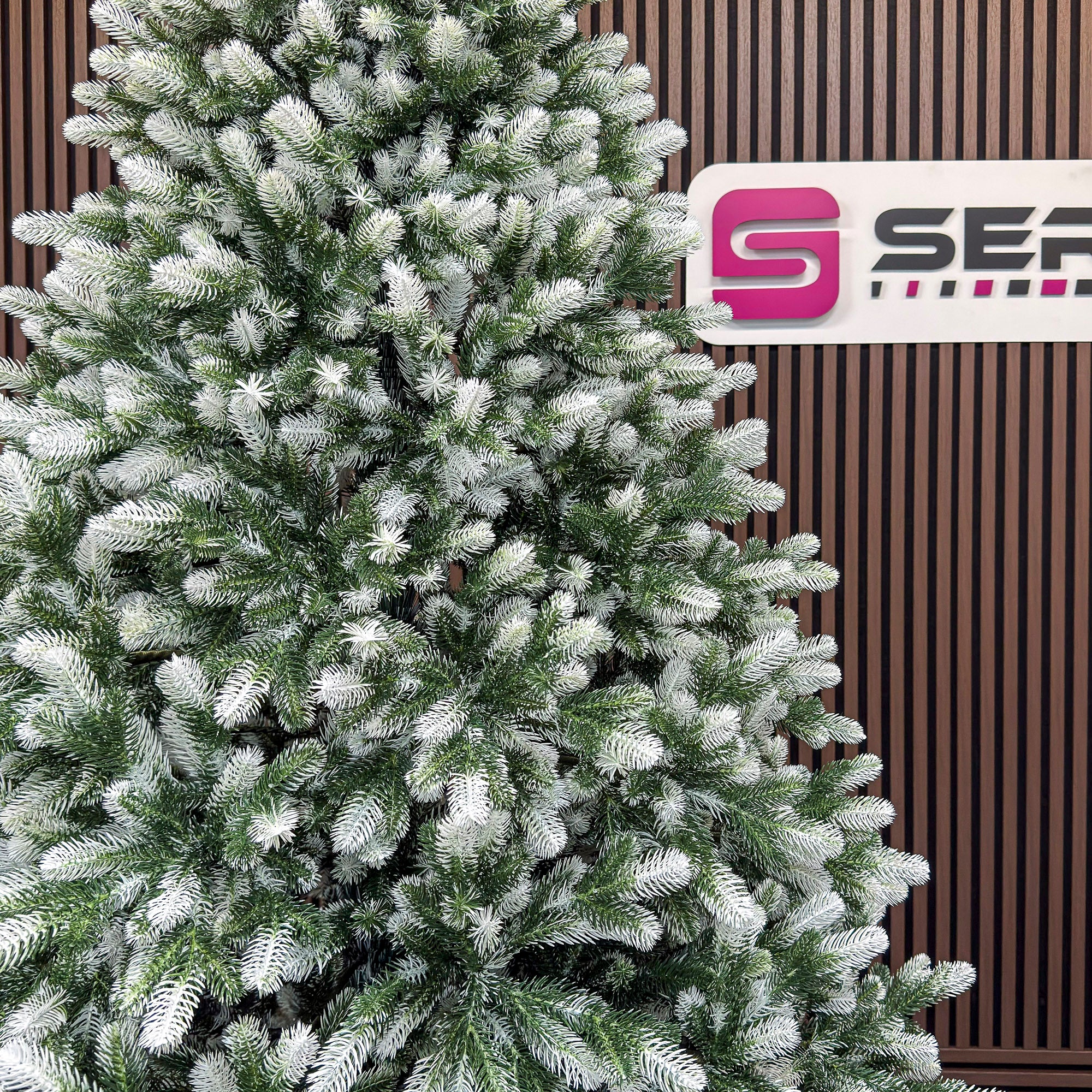 Brad artificial Christmas Deluxe by Sersimo, Polar Winter Select, integral 3D, 230 cm