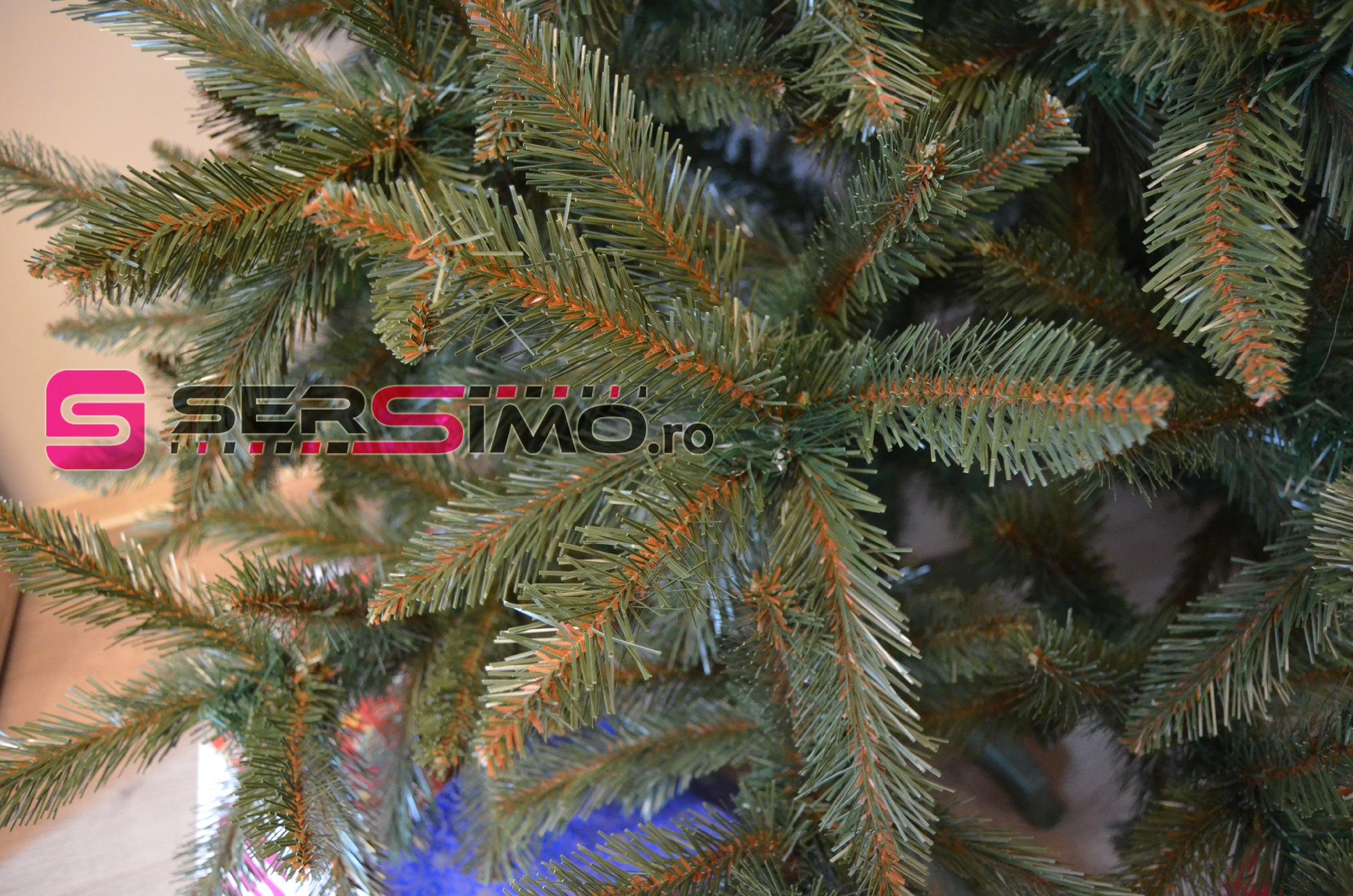 Brad artificial Christmas Deluxe by Sersimo, Royal, 220cm