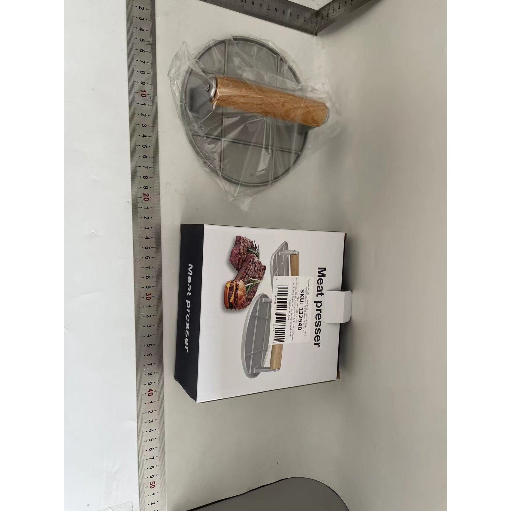 Presa Manuala pentru Carne, Flippy, din Aliaj de Aluminiu, Maner din Lemn, Presa pentru Burgeri, Usor de Curatat si Folosit, Rotunda, 16x16x6 cm, Gri