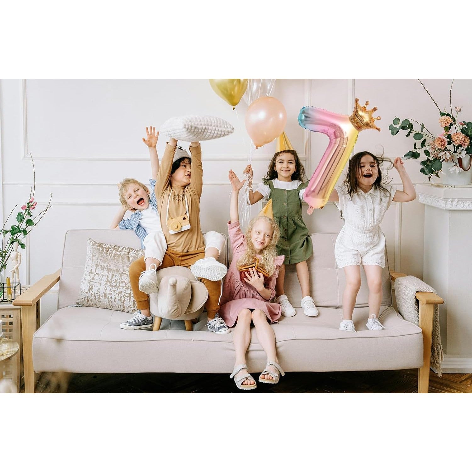 Balon din Folie Metalizata, Figurina Cifra Gradient, Tema Aniversare 80 cm, Ambalaj Individual, Pai inclus, Umflare cu Aer sau Heliu, Coronita, Cifra 7