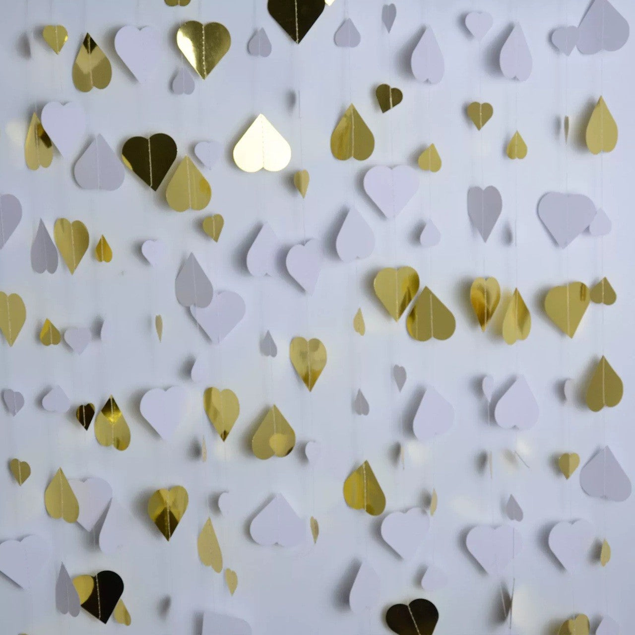 Banner cu Inimioare, Tip Franjuri, 4 m, Rola de Ata Inclusa, Auriu/Alb