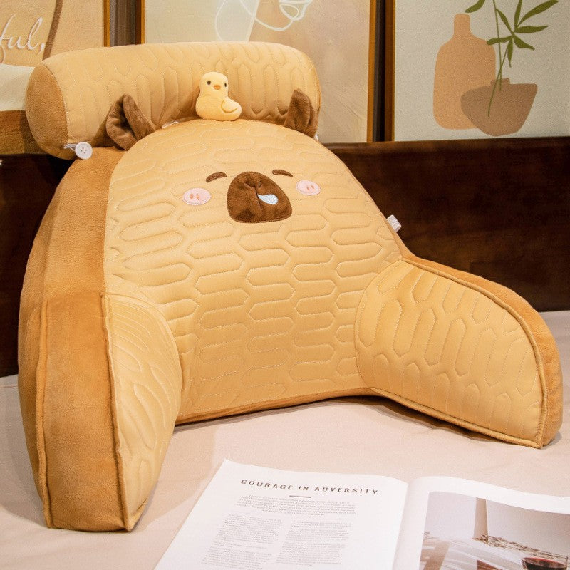 Perna Multifunctionala, Flippy, Spatar pentru Pat, Protectie Lombara, Marime Medie, 60 x 40 cm, din Latex, Model Capybara cu Ratusca in Cap, Maro deschis