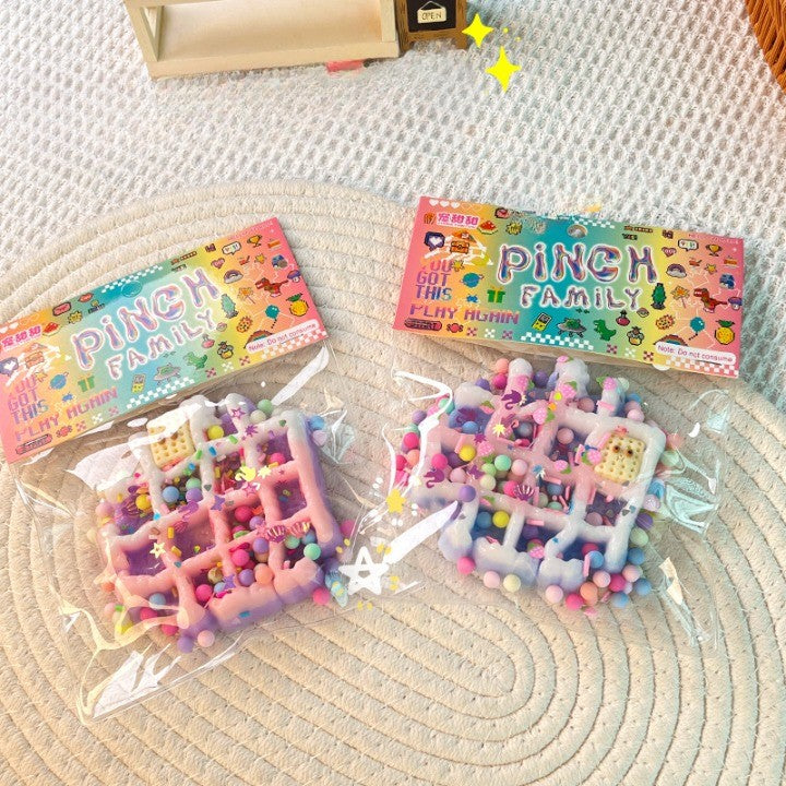 Jucarie Antistres Squishy, Flippy, cu Revenire Lenta, Squeeze Pinch Family, Model Waffle, 6x6 cm, 99g, Ambalaj Transparent, Multicolor