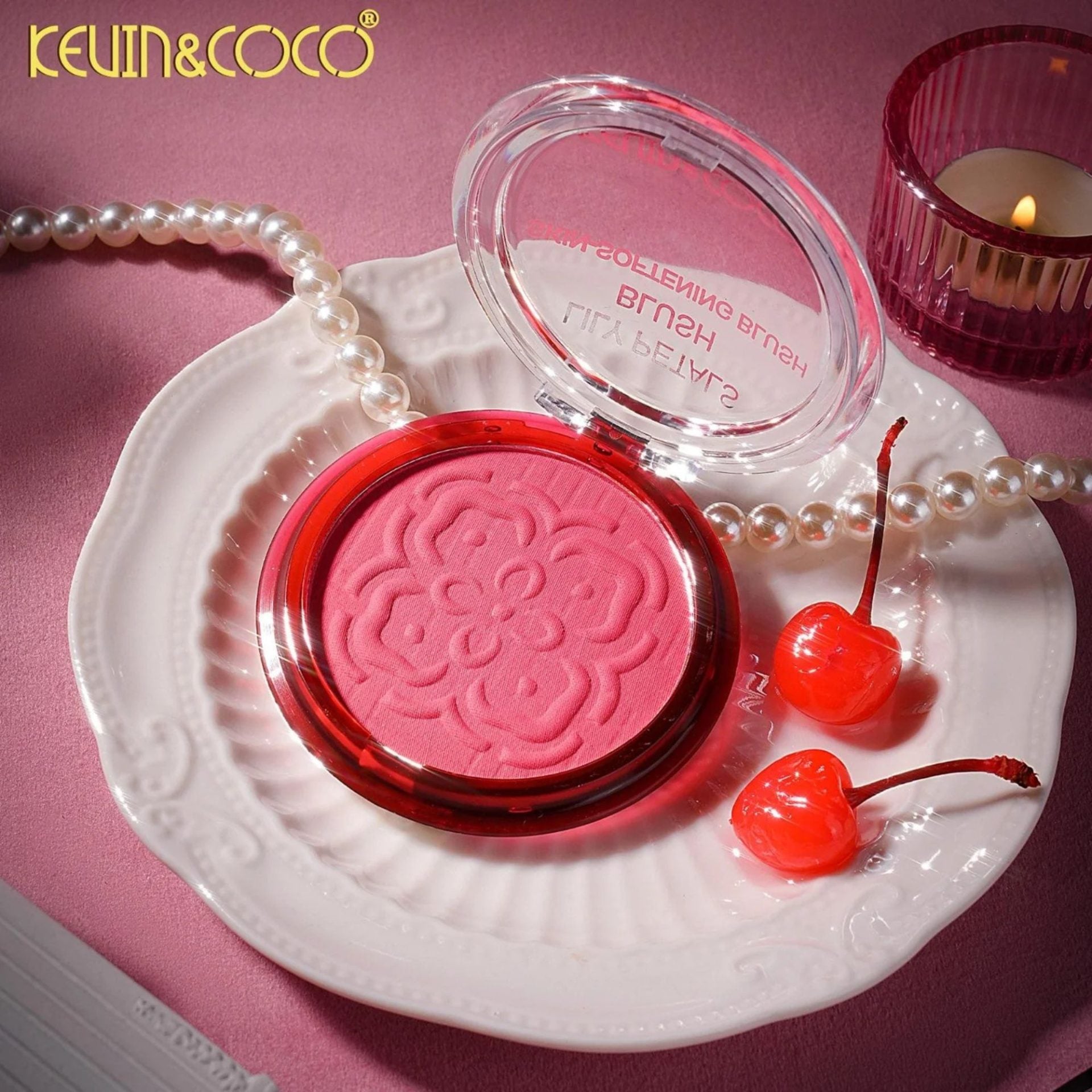 Blush Compact KEVIN & COCO Lily Petals, Model Dream, 9.3 g, Finish Natural, Efect Proaspat si Luminos, 7.5 x 7.5 x 2.1 cm, Roz Pudrat