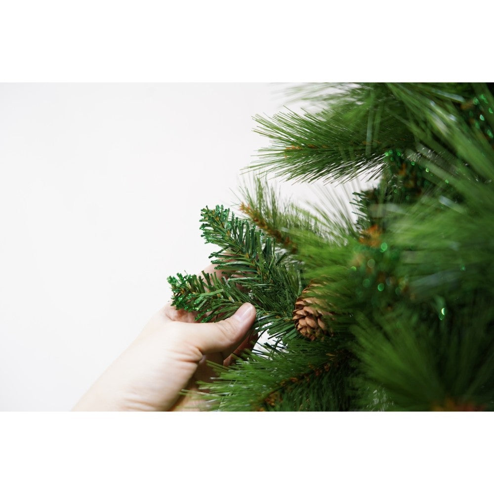 Brad artificial de Craciun, Decorat cu conuri de pin, pentru interior/exterior, inaltime 210 cm, diametru 114 cm, 1057 ramuri, verde, suport metalic inclus