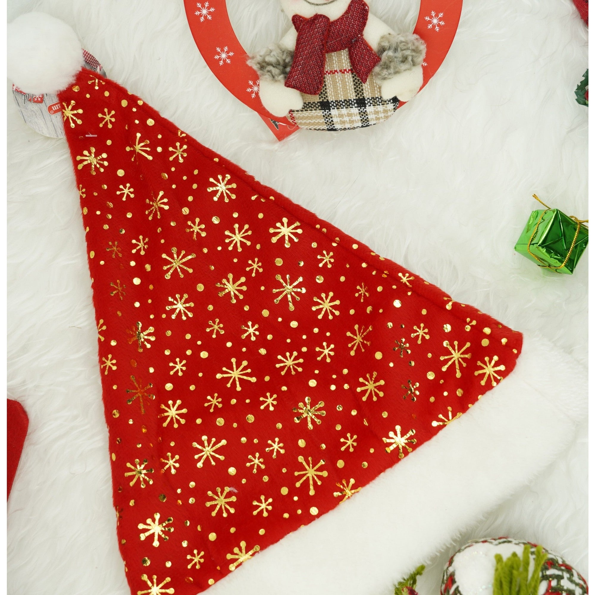 Caciulita de Mos Craciun,cu ornament auriu fulg de nea, rosie, marime universala, material textil