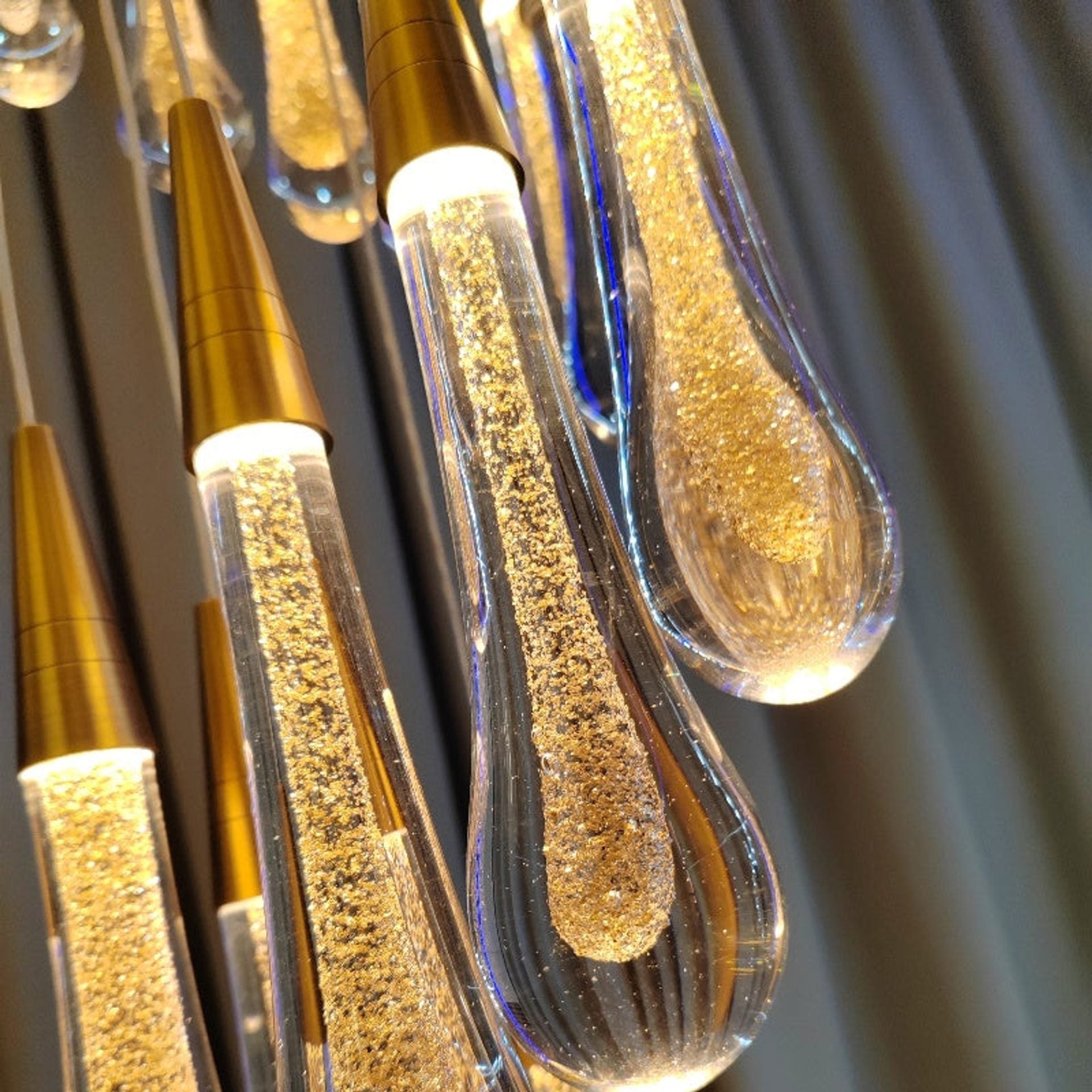 Candelabru Cristal LED Suspendat, 39W, Iustinian, Diametru 60cm, Inaltime Reglabila, Auriu, Metal si Cristal