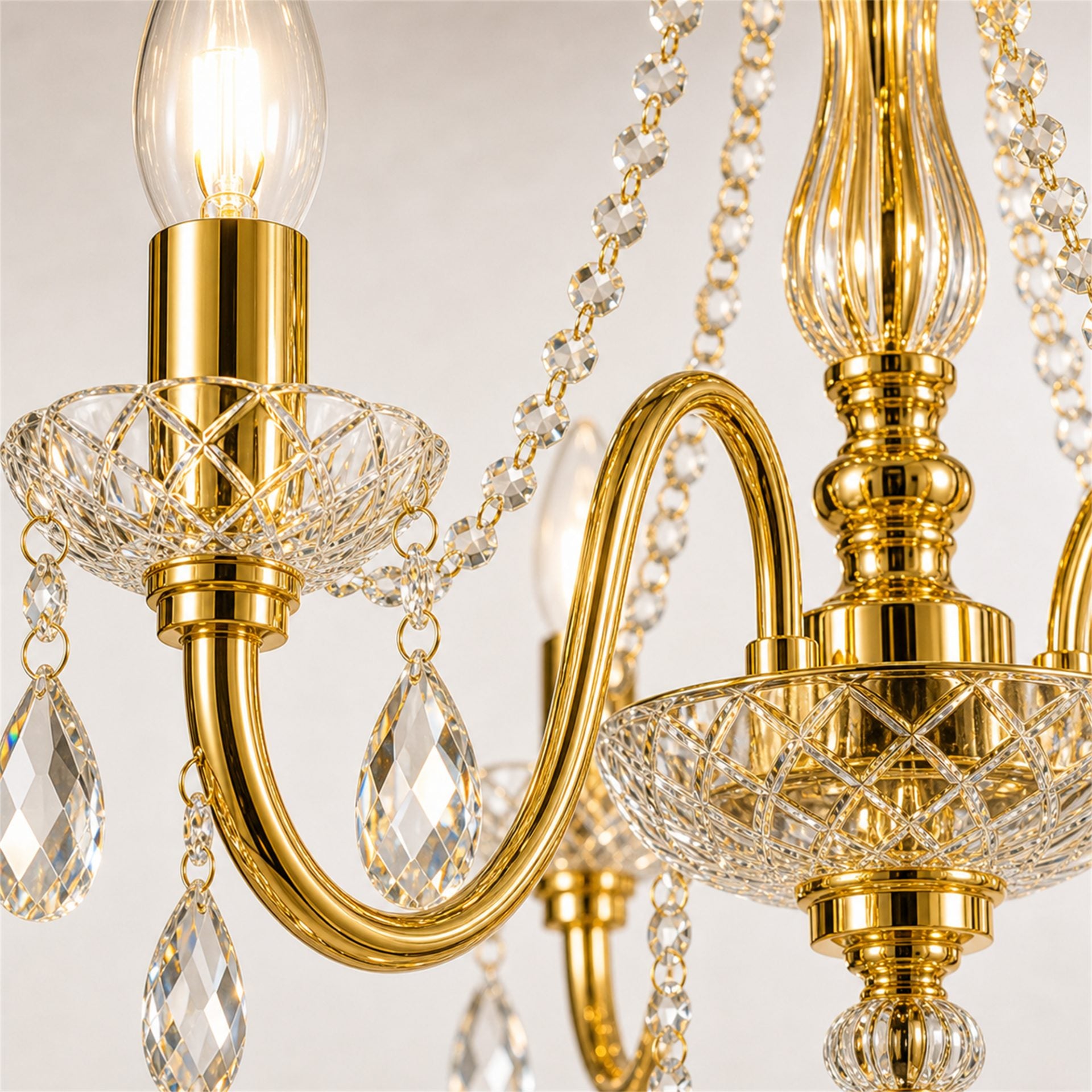 Candelabru Cristal VECTORIA Petito 3xE14, Diametru 28cm, Auriu, Inaltime Reglabila, Metal si Cristal