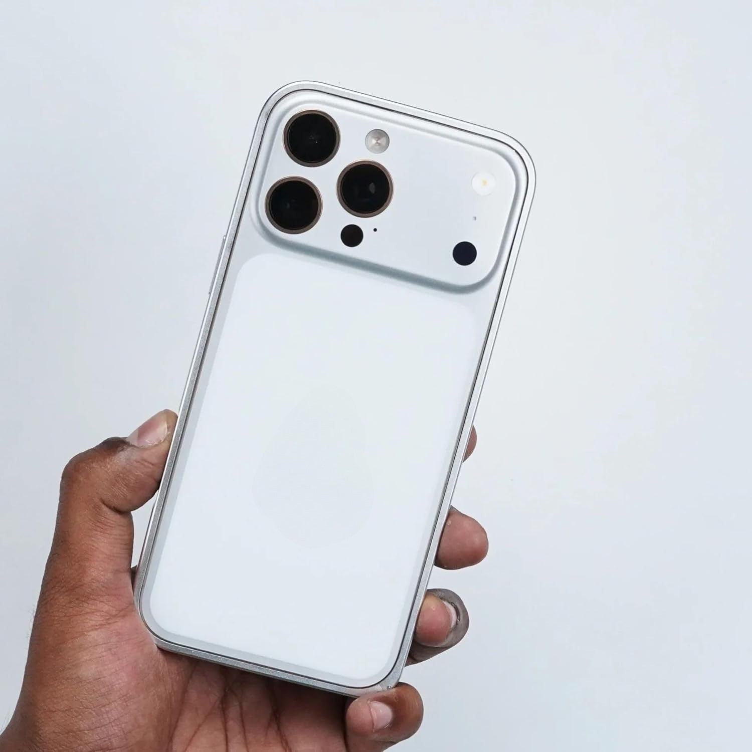 Carcasa Metalica, Compatibila Apple iPhone 15 Pro Max, Creeaza Aspect de iPhone 17 Pro, Unibody Mat, Rezistenta la Zgarieturi, Argintiu