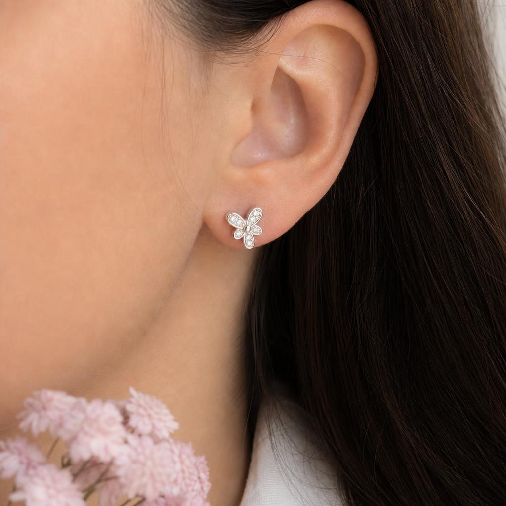 Cercei Tip Stud din Argint 925, Model Fluture cu Aripi Decorate cu Pietre Stralucitoare, Sistem de Prindere cu Tija si Fluturas, Argintiu