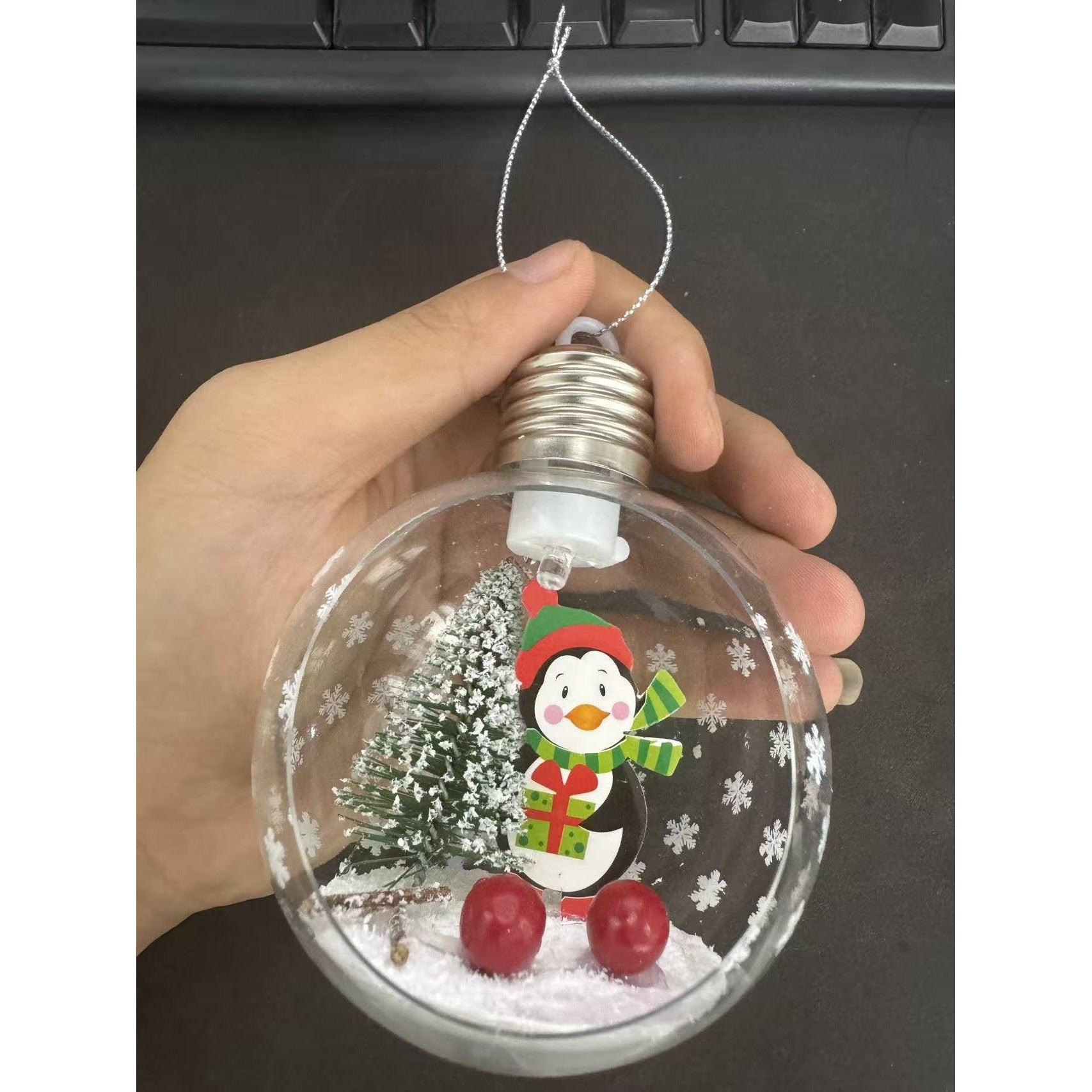Glob de Craciun, cu LED, Model Pinguin, 10 x 5 x 3 cm, Multicolor