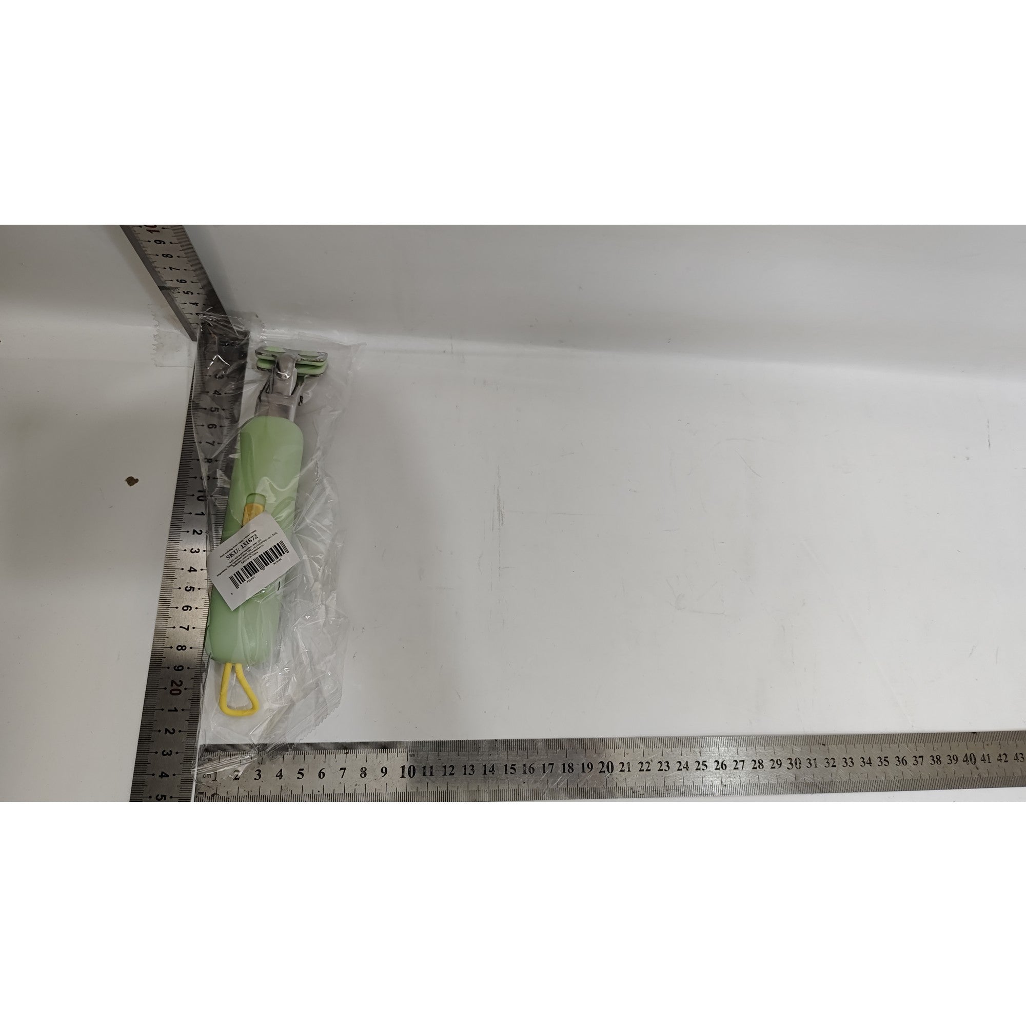 Clema pentru Boluri, Anti-Alunecare, din Silicon, de Uz Casnic, Rezistent la Temperaturi Inalte, Model Animat, Maner si Cleste Inox, 12.5x3.6 cm, Verde