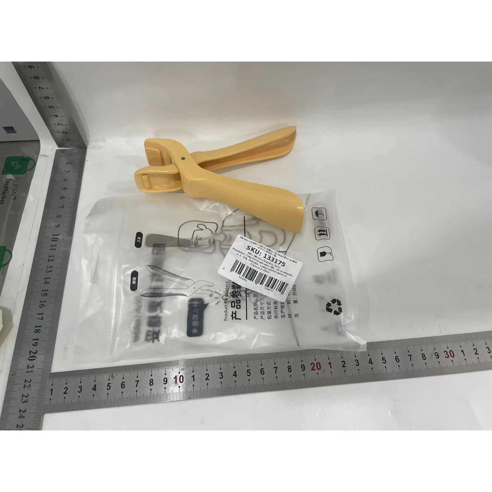 Cleste pentru Boluri, Anti-Alunecare, din ABS si Silicon, Extindere, pentru Oale, Tigai, de Uz Casnic, Rezistent la Temperaturi Inalte, 16x 10.5 x 3.6 cm Bej