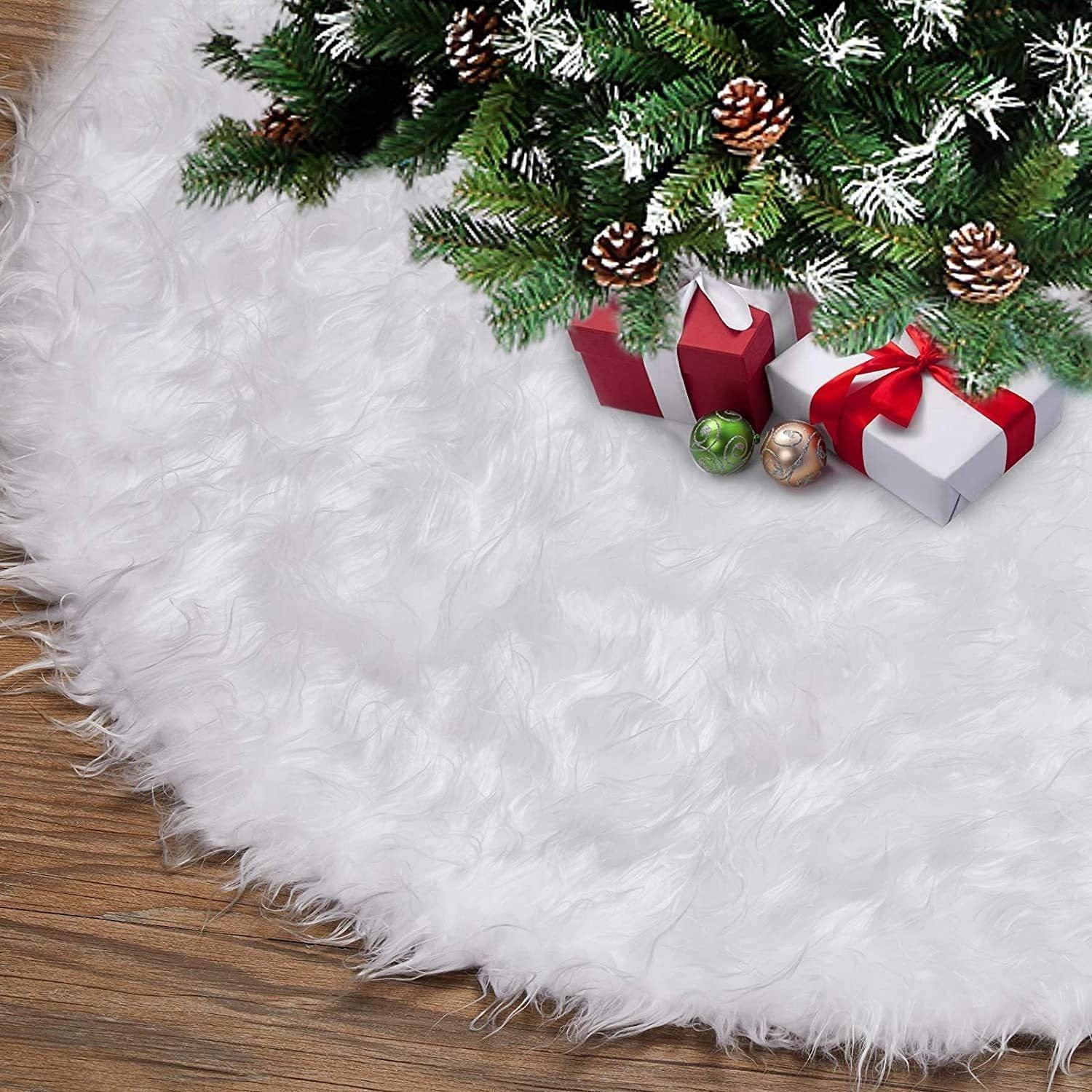 Covor pentru bradul de Craciun White Haipai, diametru 78 cm, blana grosime 7 cm, alb
