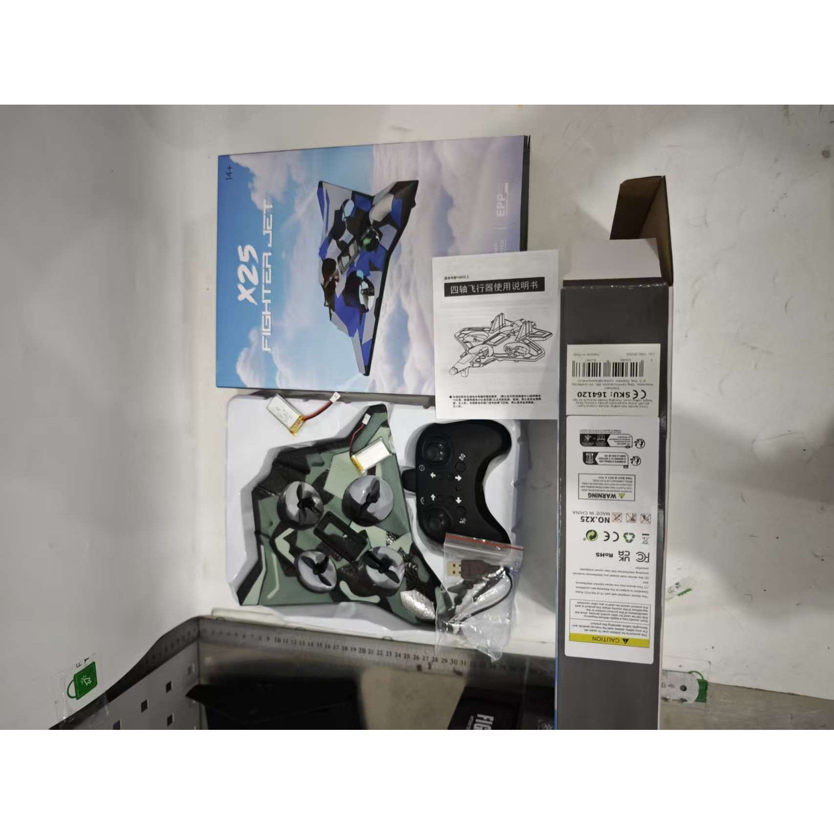 Avion de Lupta cu Telecomanda, Tip Drona, din EVA (Spuma), cu Telecomanda, Incarcare USB, 2.4 GHz, Rotire 360°, Zbor pana la 100 m, LED, 24 x 25.5 x 4.2 cm, Model Army, Verde