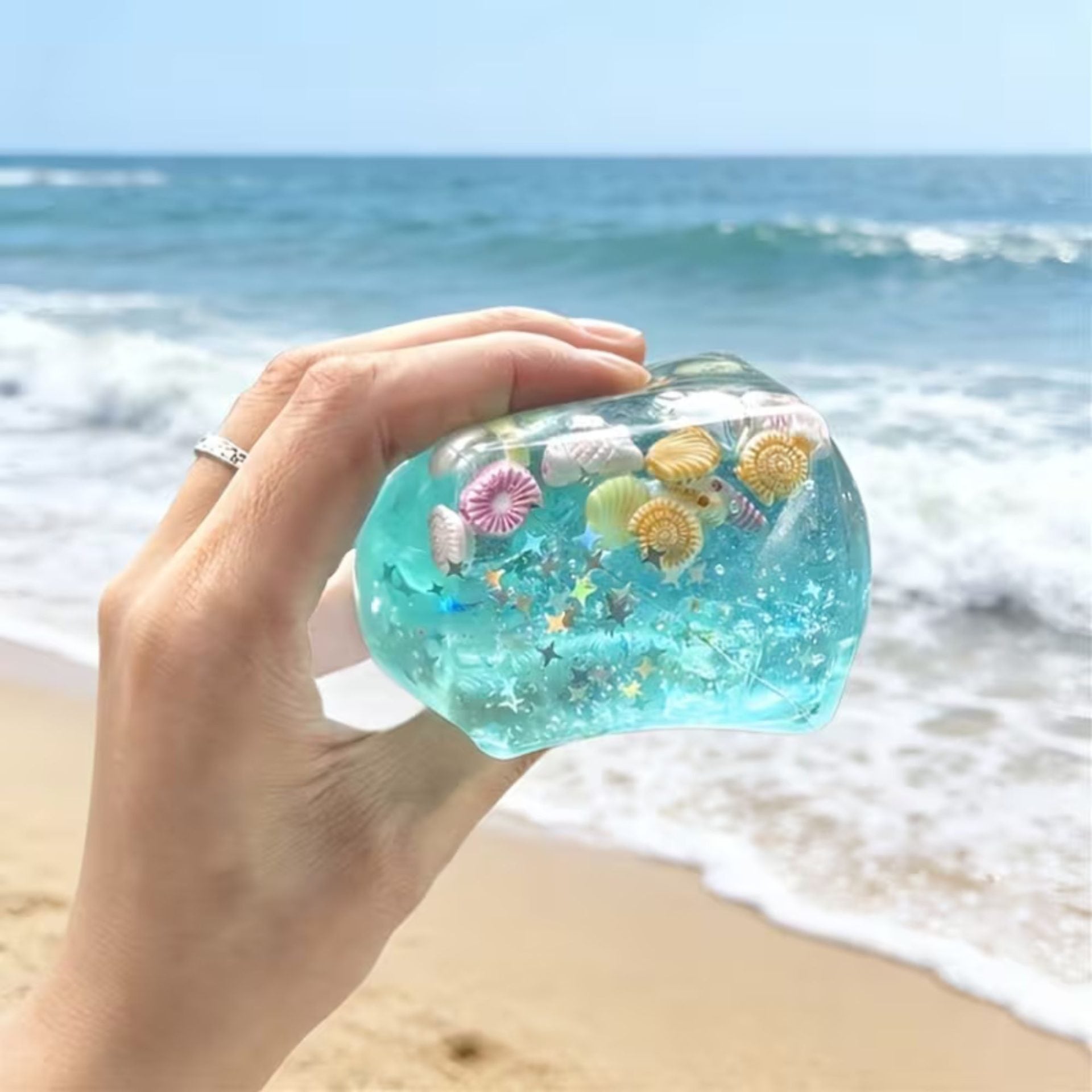 Jucarie Squishy tip Needoh in Forma de Cub, Model Cub de Gheata cu Stele Maritime, Antistres Senzoriala Comprimabila cu Revenire Lenta, 5.5x5.5x5.5 cm, 180 g, Albastru