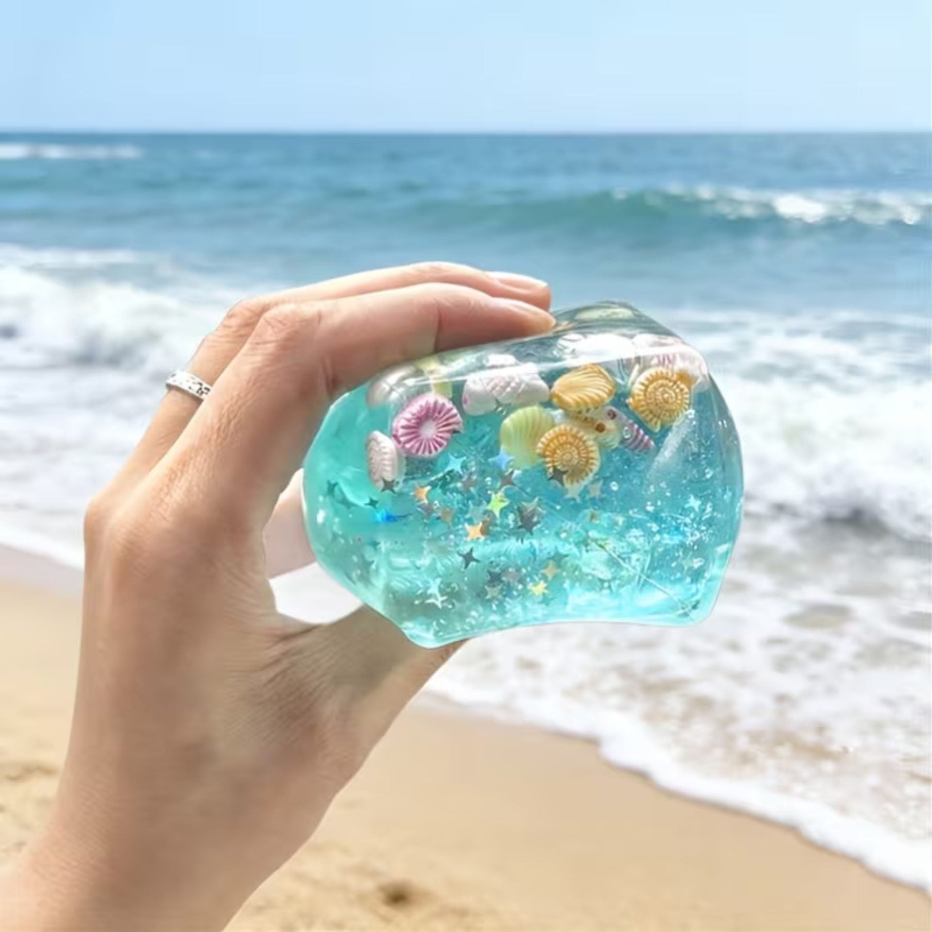 Jucarie Squishy tip Needoh in Forma de Cub, Model Cub de Gheata cu Stele Maritime, Antistres Senzoriala Comprimabila cu Revenire Lenta, 4.5x4.5x4.5 cm, 110 g, Albastru