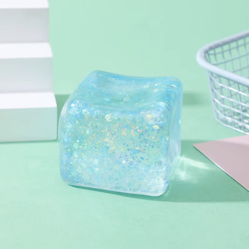 Jucarie Squishy tip Needoh in Forma de Cub, Model Sclipici, Antistres Senzoriala Comprimabila cu Revenire Lenta, 4.5x4.5x4.5 cm, 110 g, Culoare Mix