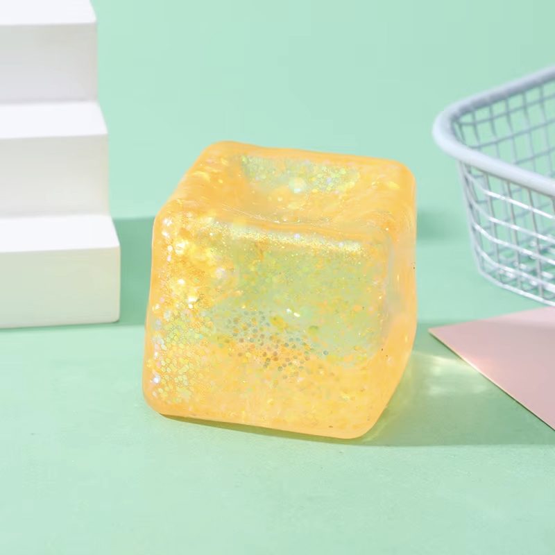 Jucarie Squishy tip Needoh in Forma de Cub, Model Sclipici, Antistres Senzoriala Comprimabila cu Revenire Lenta, 4.5x4.5x4.5 cm, 110 g, Culoare Mix