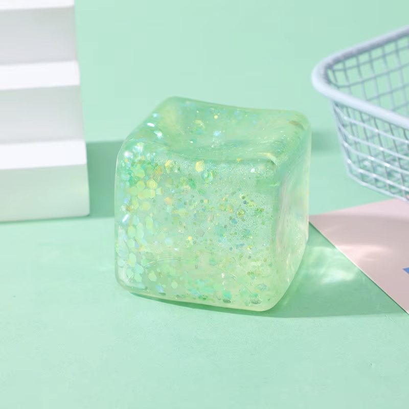 Jucarie Squishy tip Needoh in Forma de Cub, Model Sclipici, Antistres Senzoriala Comprimabila cu Revenire Lenta, 4.5x4.5x4.5 cm, 110 g, Culoare Mix