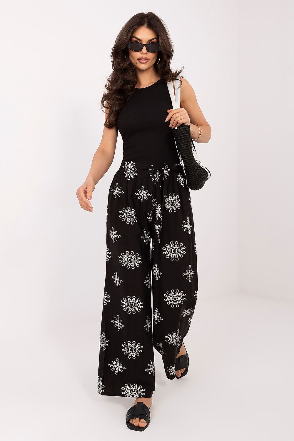  Pantaloni de damă model 226629 Italy Moda 
