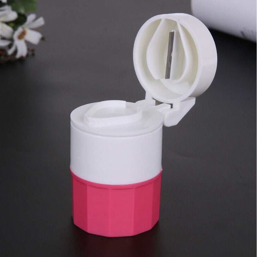 Cutie Pastile Multifunctionala, 4 in 1, Pahar Apa, Taiere, Sfaramare, Depozitare, Compact, ABS cu Lama din Inox, Alb/Roz, 8.7x6.2x4.1 cm