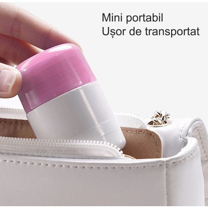 Cutie Pastile Multifunctionala, 4 in 1, Pahar Apa, Taiere, Sfaramare, Depozitare, Compact, ABS cu Lama din Inox, Alb/Roz, 8.7x6.2x4.1 cm