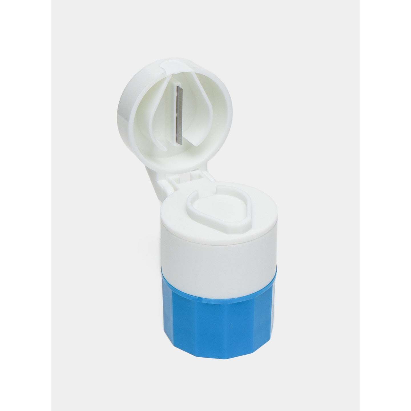 Cutie Pastile Multifunctionala, 4 in 1, Pahar Apa, Taiere, Sfaramare, Depozitare, Compact, ABS cu Lama din Inox, Alb/Albastru, 8.7x6.2x4.1 cm