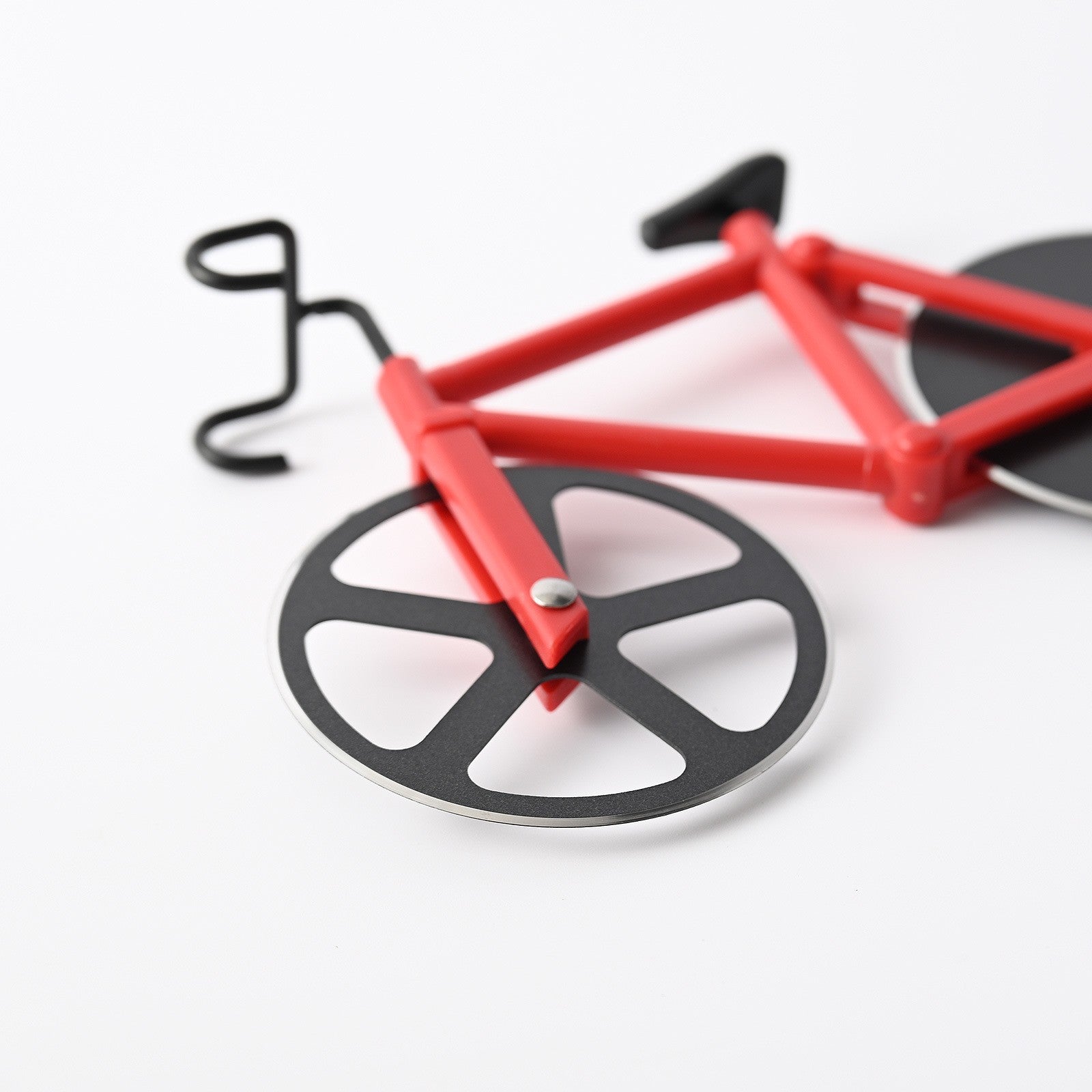 Cutit pizza creativ in forma de bicicleta, cu suport pentru cutit, 19 x 12.5 cm, otel/PP, negru