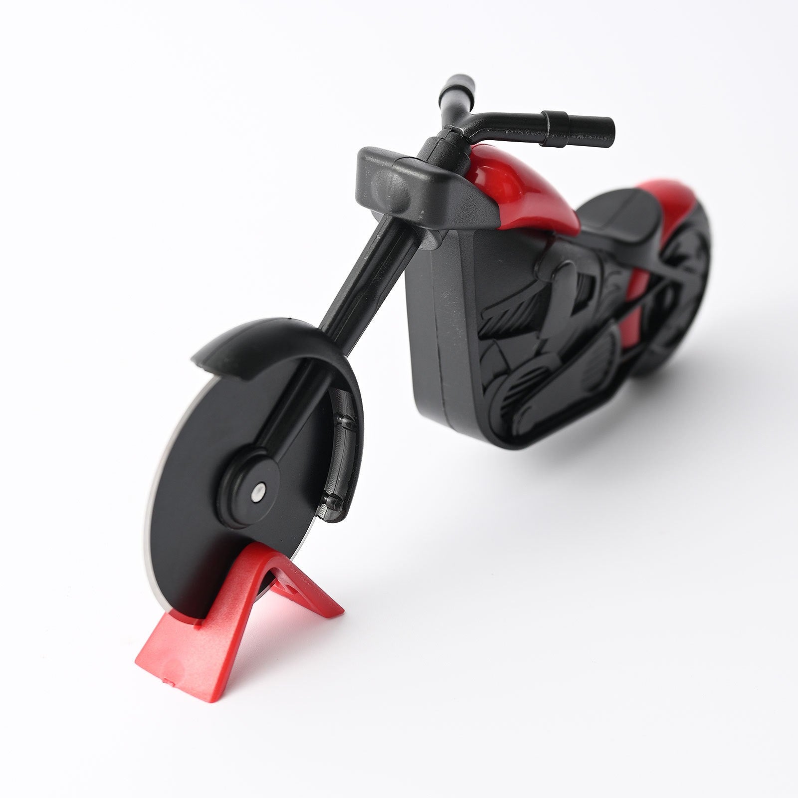 Cutit pizza creativ in forma de motocicleta, cu suport pentru cutit, 21.5 x 9.5 cm, otel/PP, negru