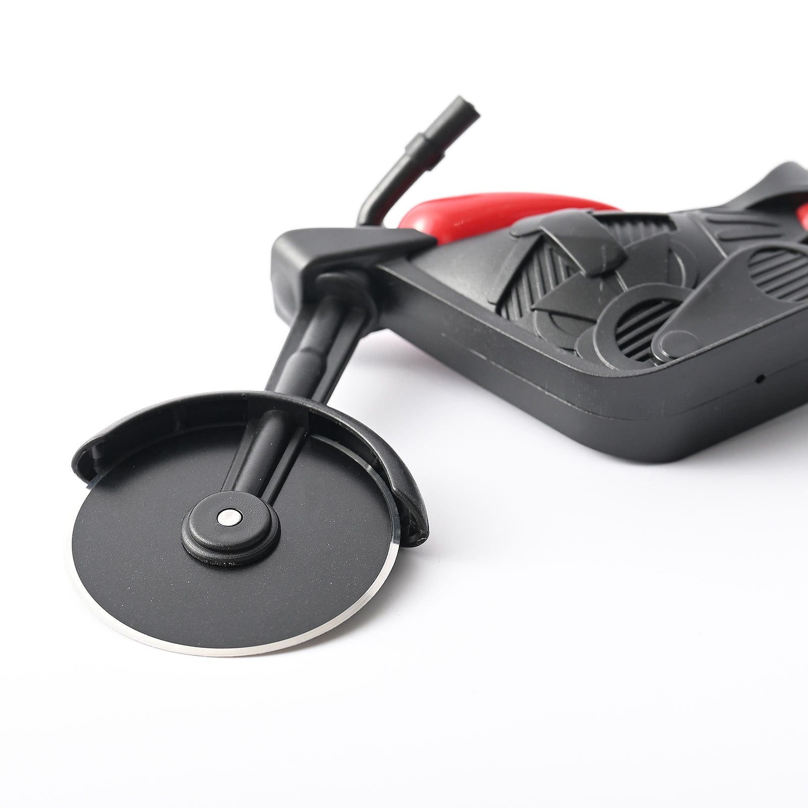 Cutit pizza creativ in forma de motocicleta, cu suport pentru cutit, 21.5 x 9.5 cm, otel/PP, negru