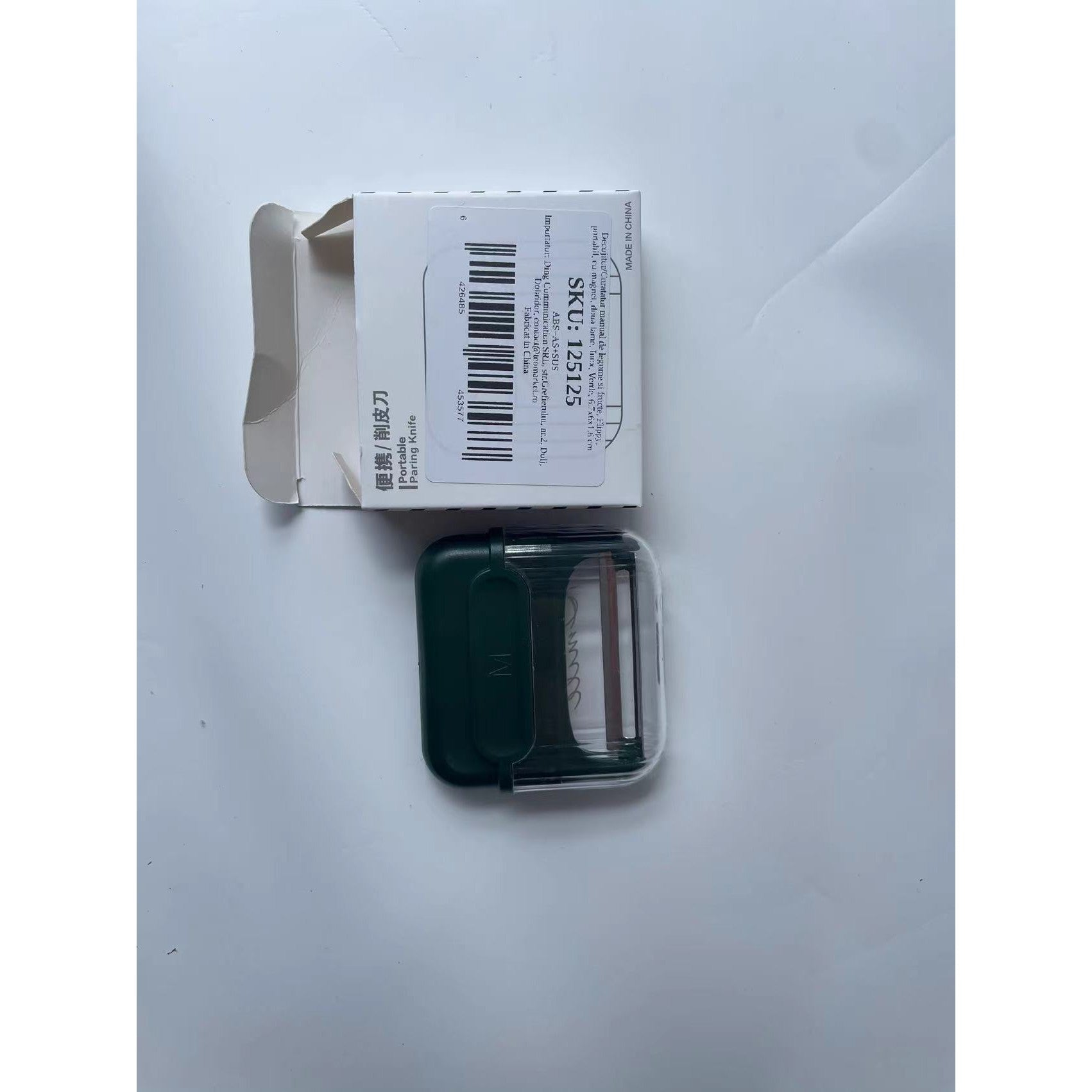 Decojitor/Curatator manual de legume si fructe, portabil, cu magnet, doua lame, Inox, Verde, 6.7x6x1.6 cm