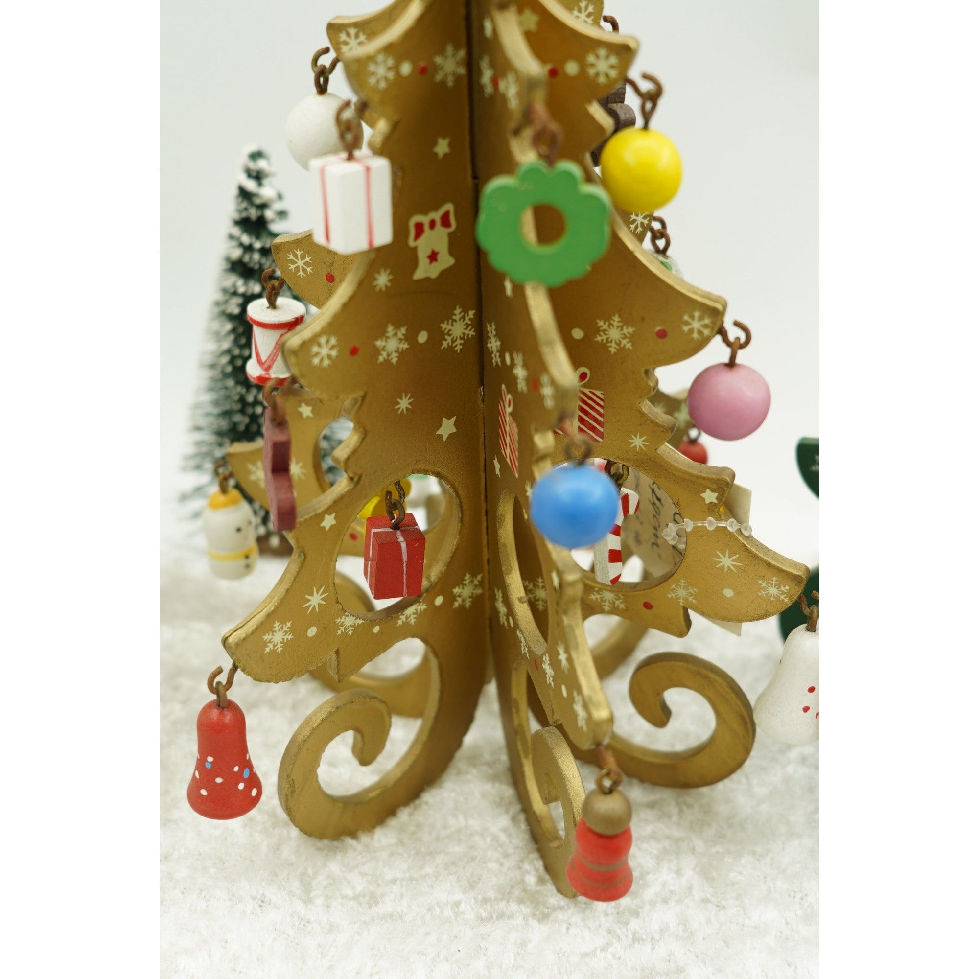 Decoratiune Craciun, Brad, Auriu, 6 cavitati cu ornamente, 12 cm x 20 cm, Lemn
