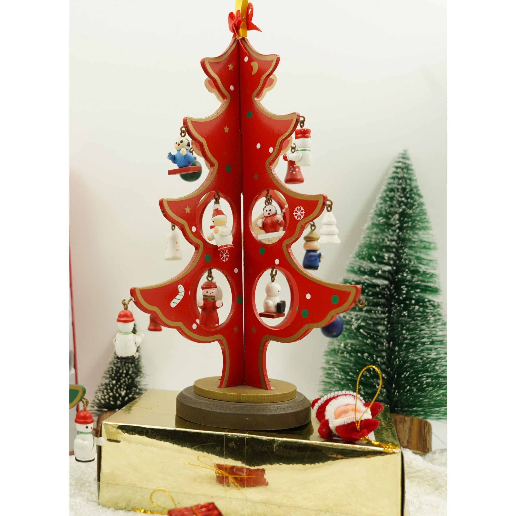 Decoratiune Craciun, Brad, Rosu, 8 cavitati cu ornamente, 18.5 cm x 25 cm, Lemn