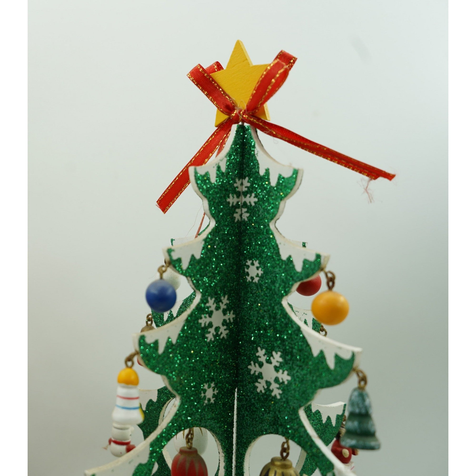Decoratiune Craciun, Brad, Verde/Alb, 8 cavitati cu ornamente, 18.5 cm x 33 cm, Lemn