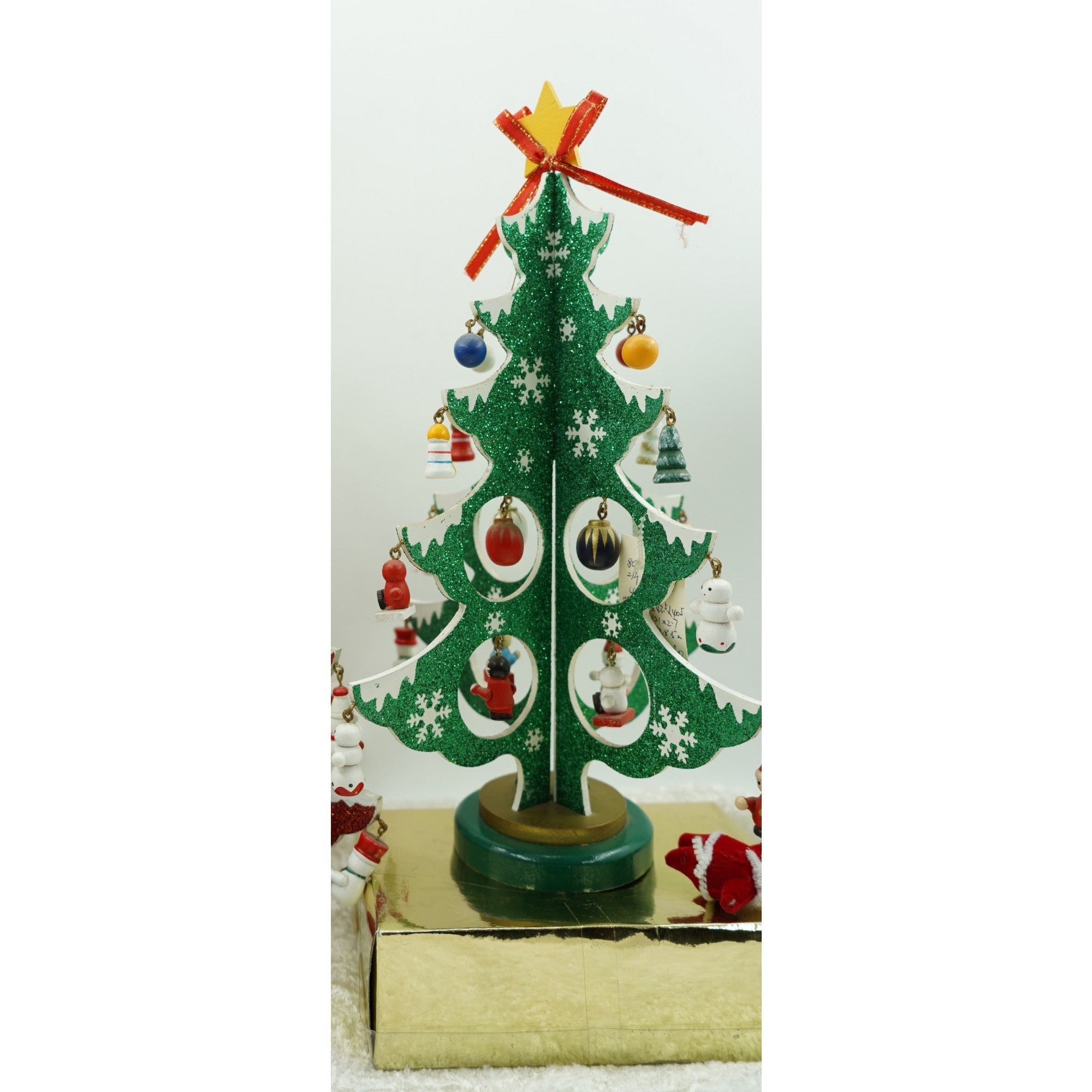 Decoratiune Craciun, Brad, Verde/Alb, 8 cavitati cu ornamente, 18.5 cm x 33 cm, Lemn