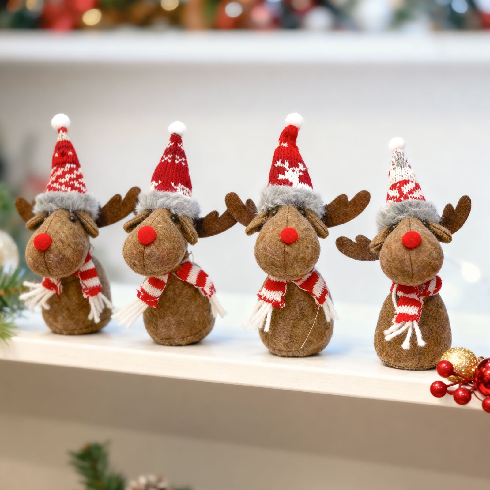 Decorațiune Crăciun - Ren cu Căciuliță (Manó) - 18 cm - 4 modele