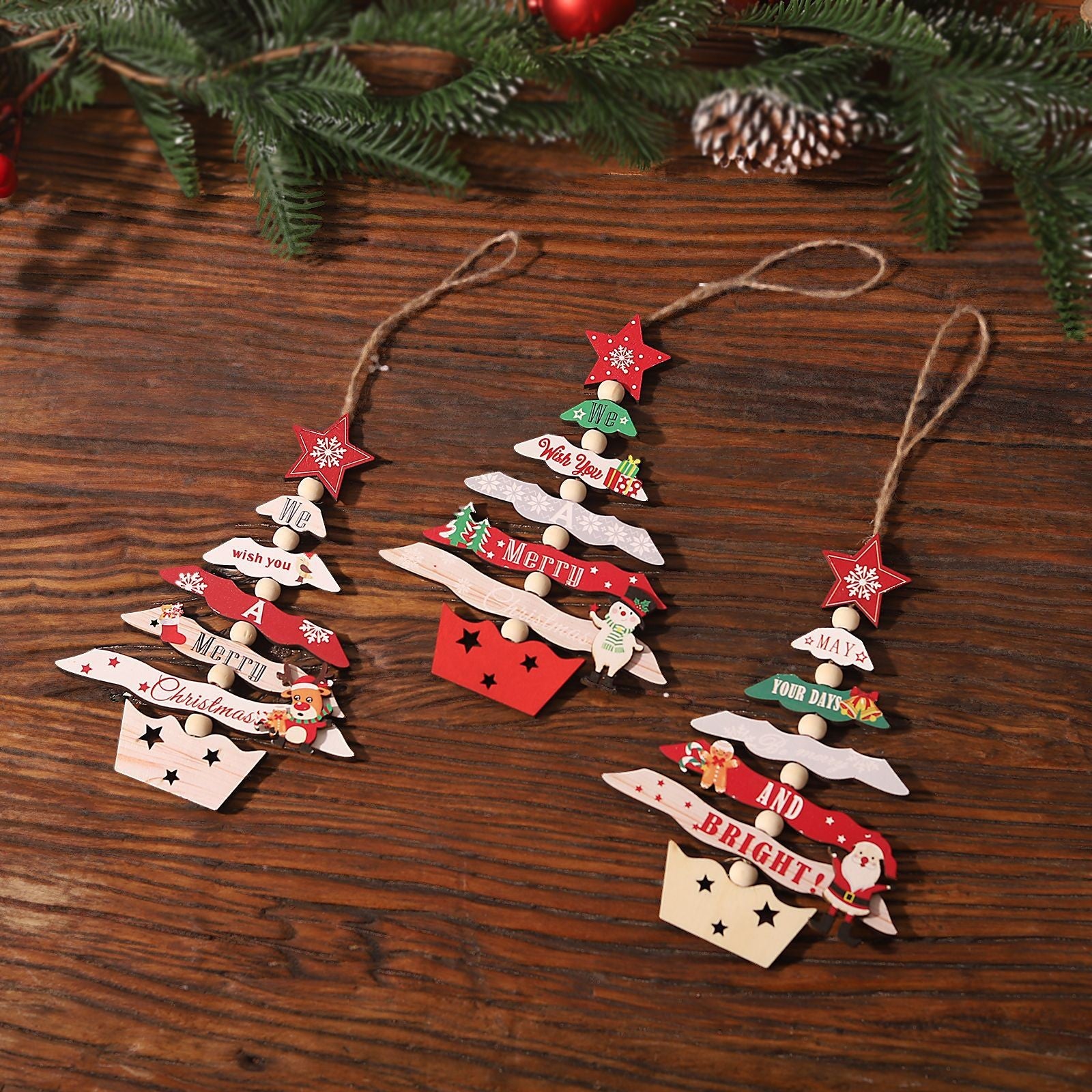 Decoratiune de Craciun din Lemn, cu Snur pentru Agatare in Brad, Model Brad de Craciun si Ren, Scris We Wish You A Merry Christmas, 17x12.8x0.4 cm, Multicolor